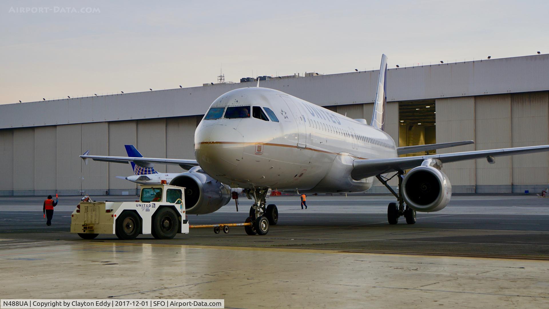 N488UA, 2001 Airbus A320-232 C/N 1680, SFO 2017.
