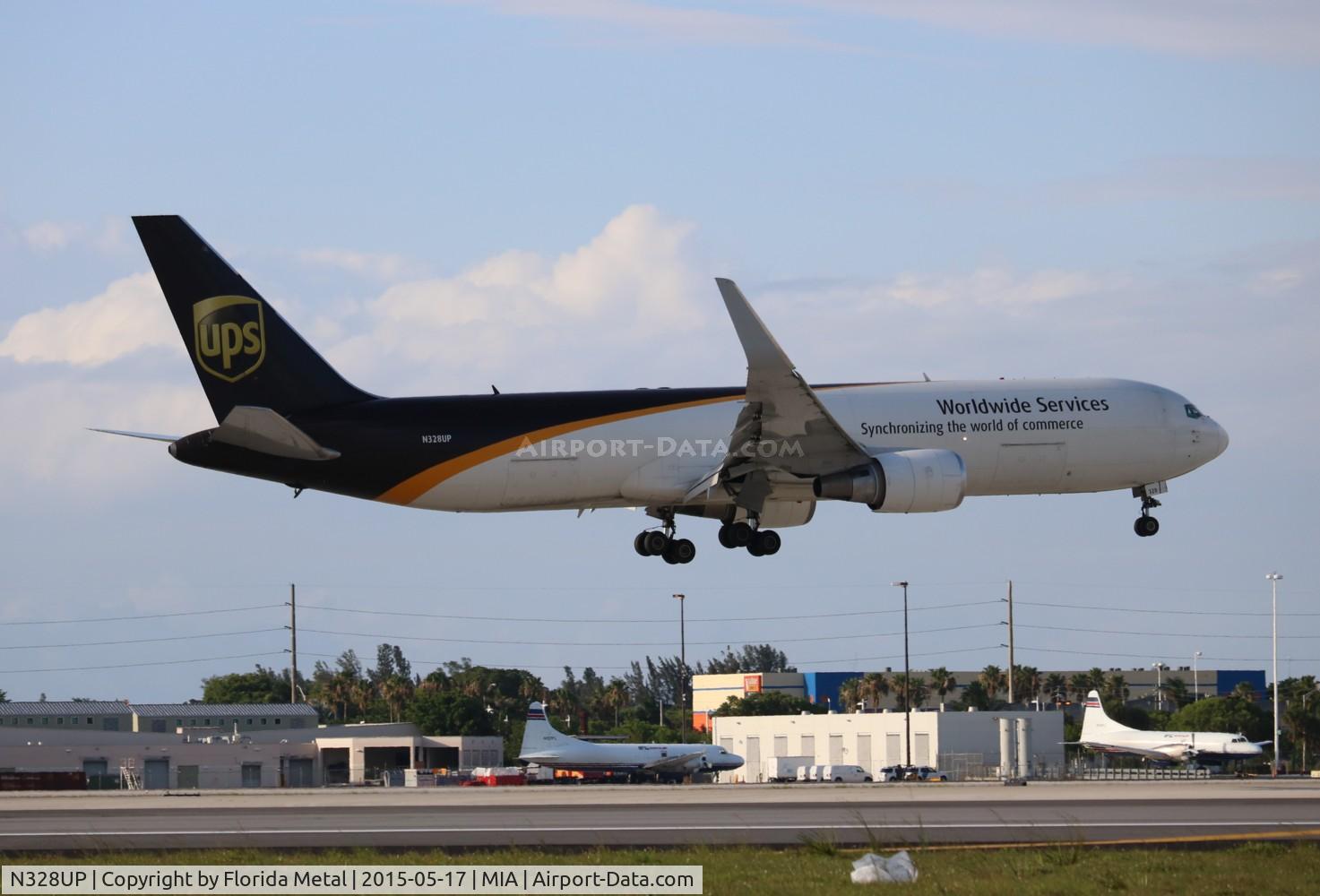 N328UP, 1998 Boeing 767-34AF C/N 27754, UPS 767-300