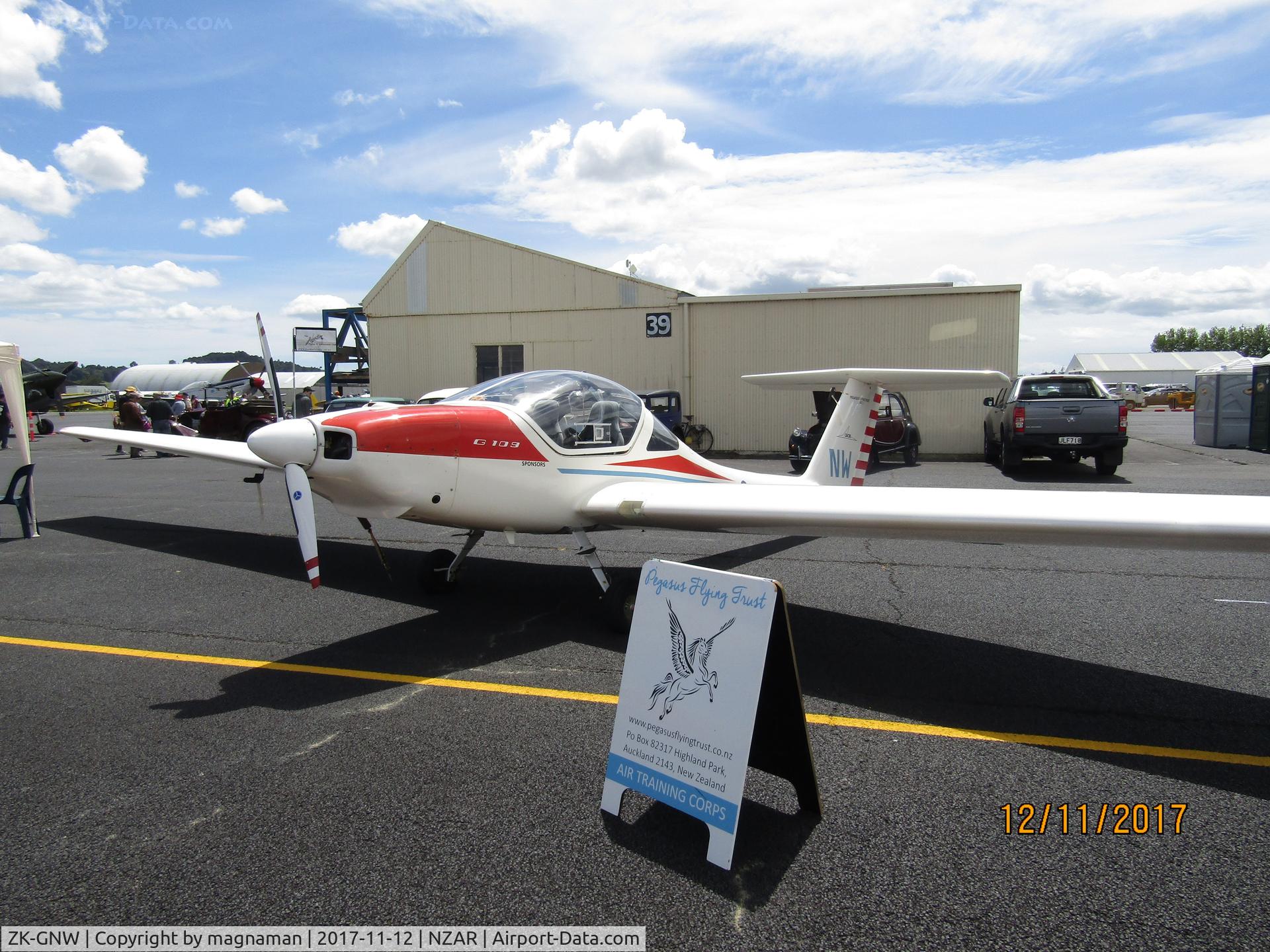 ZK-GNW, Grob G-109 C/N 6148, at armistice open day