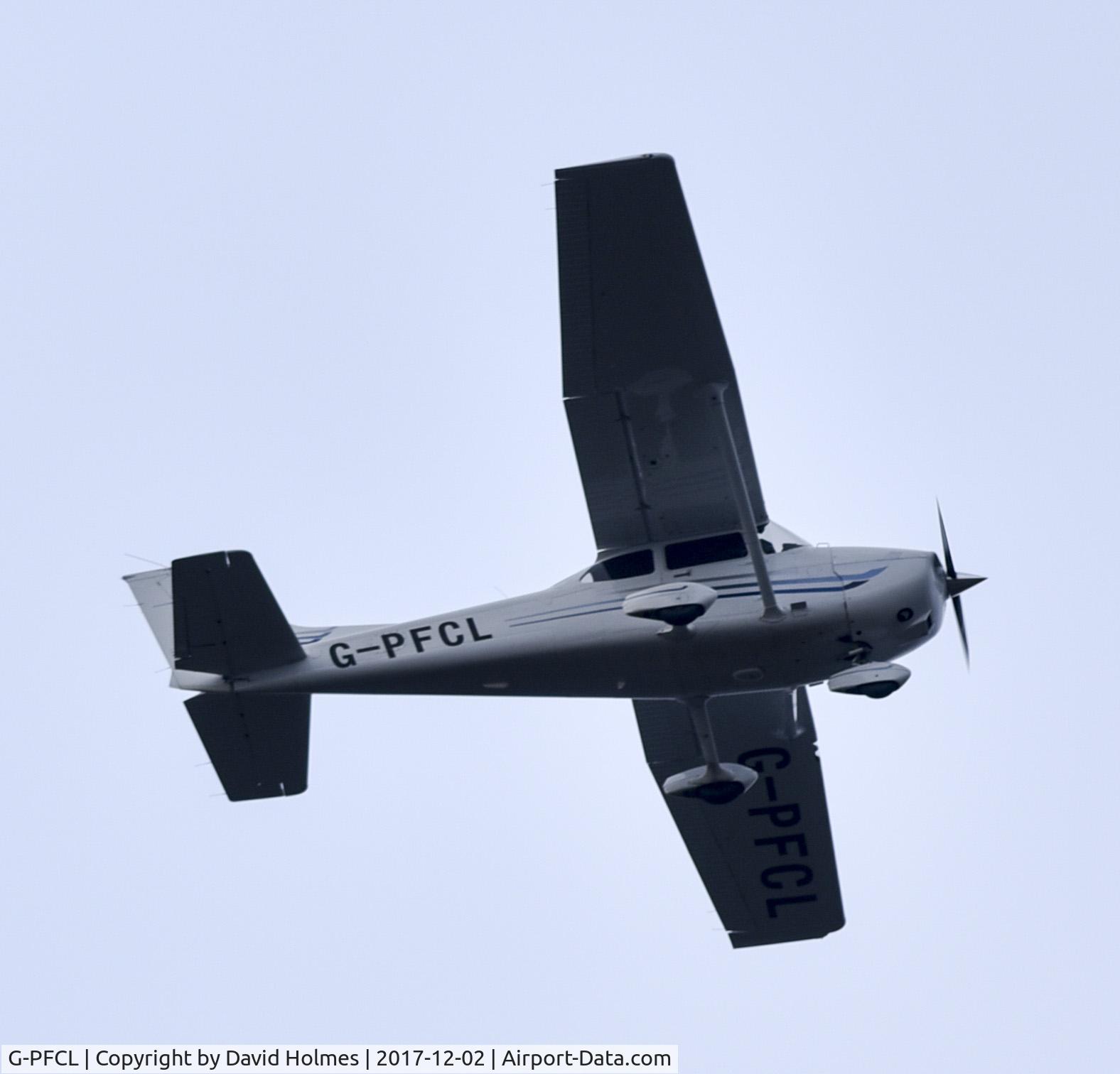 G-PFCL, 2003 Cessna 172S Skyhawk SP C/N 172S9330, Flying over Woking