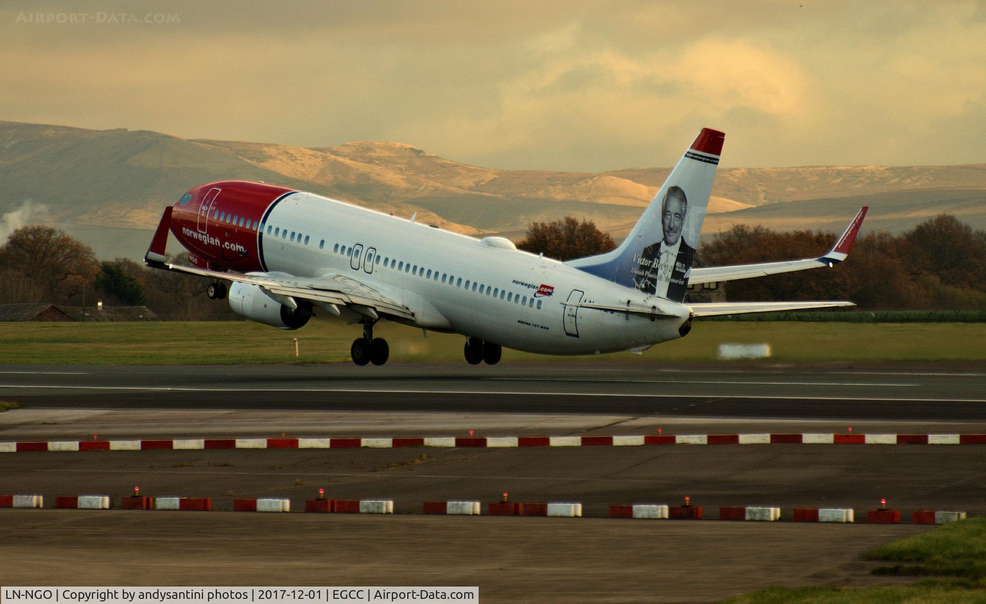 LN-NGO, 2013 Boeing 737-8JP C/N 39026, just taken off.