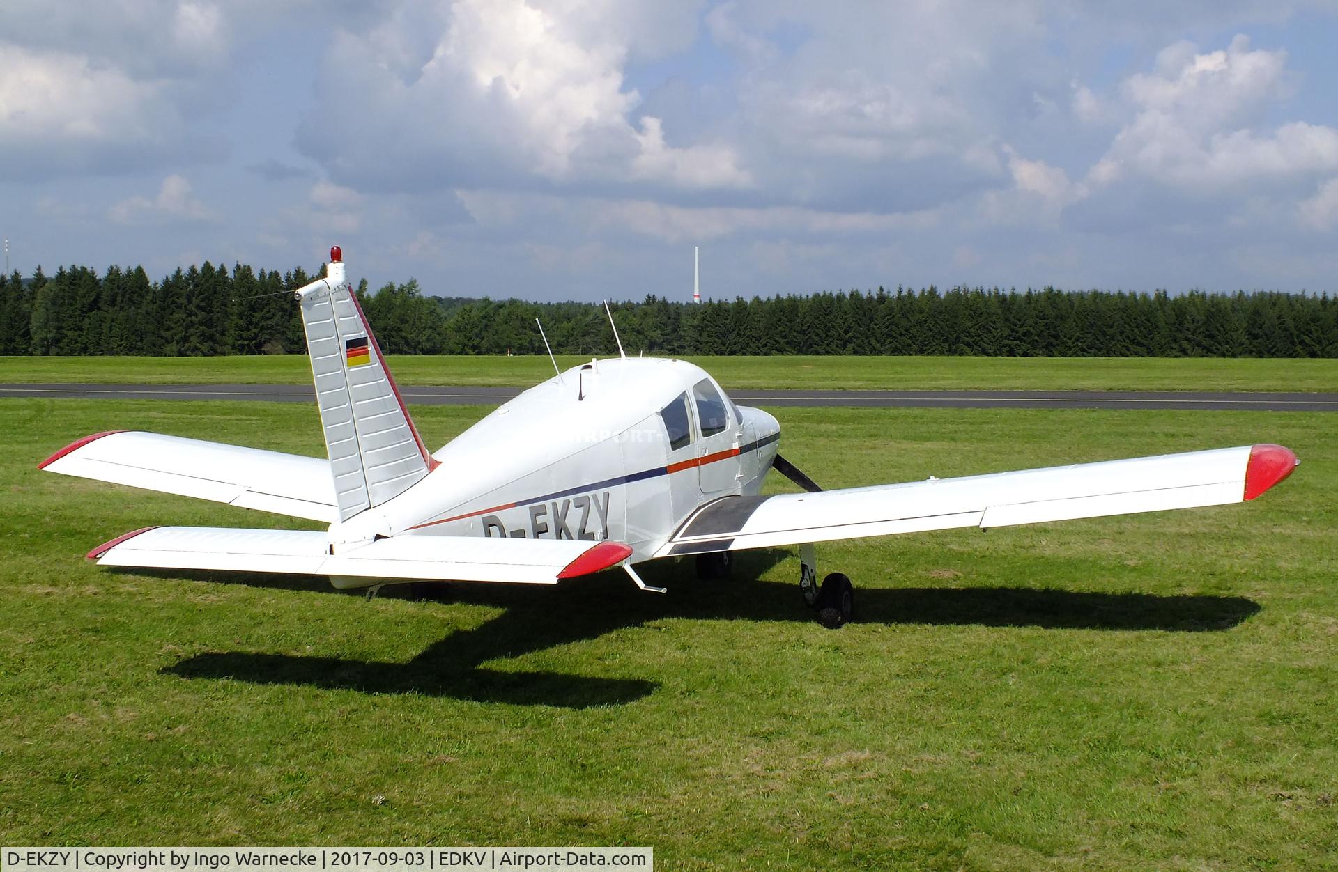 D-EKZY, 1966 Piper PA-28-140 Cherokee C/N 28-21419, Piper PA-28-140 Cherokee at the Dahlemer Binz 60th jubilee airfield display