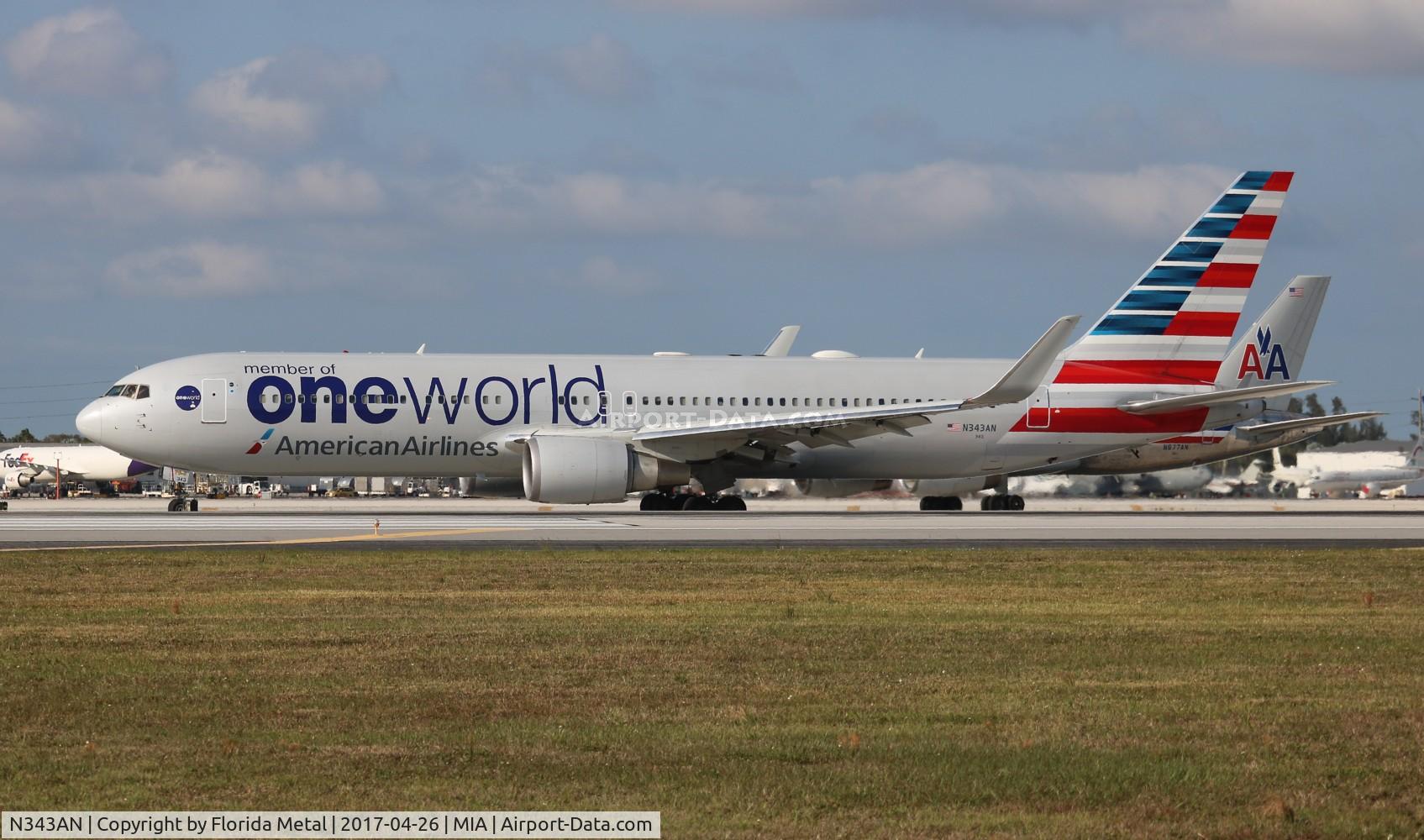 N343AN, 2003 Boeing 767-323 C/N 33082, American