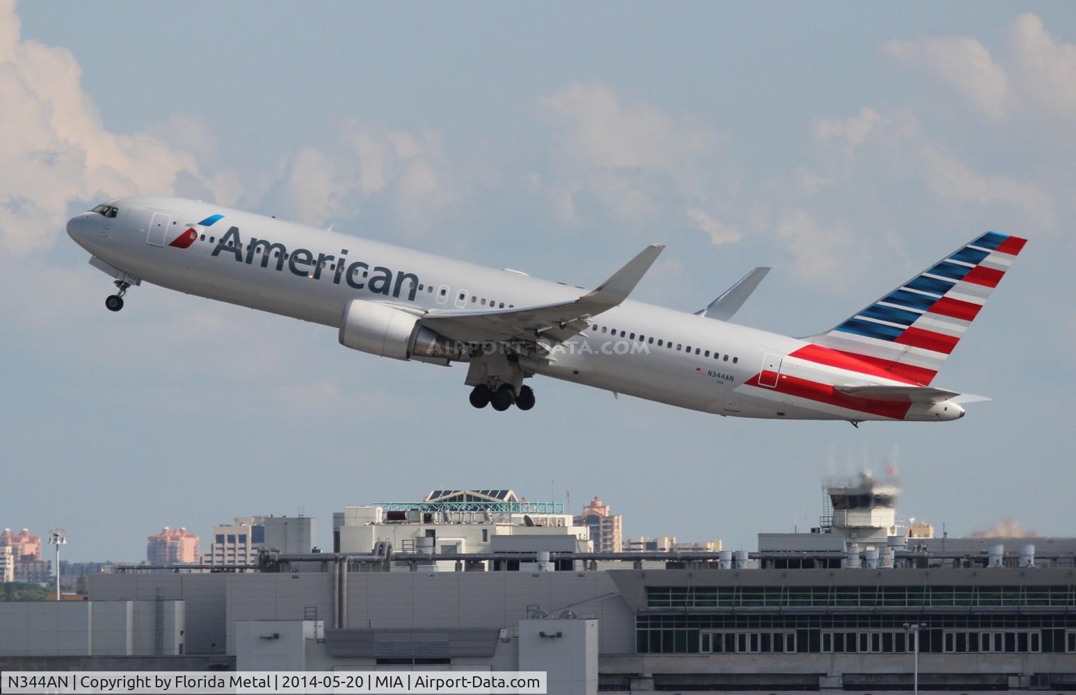 N344AN, 2003 Boeing 767-323 C/N 33083, American
