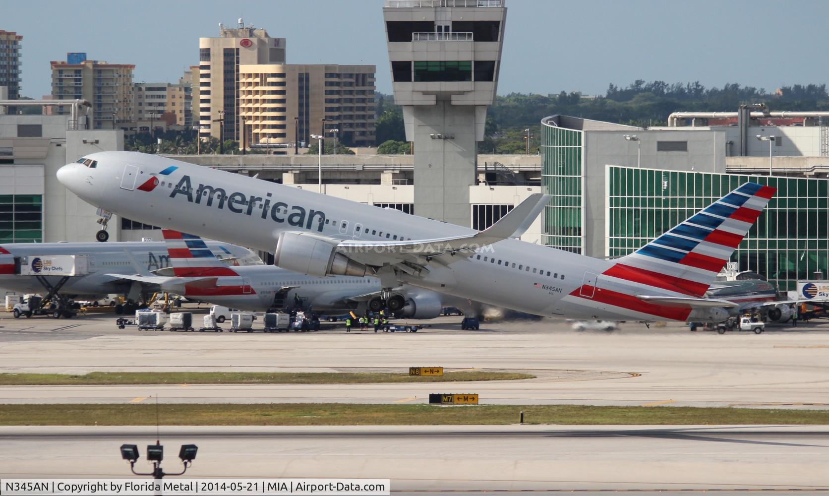 N345AN, 2003 Boeing 767-323(ER) C/N 33084, American