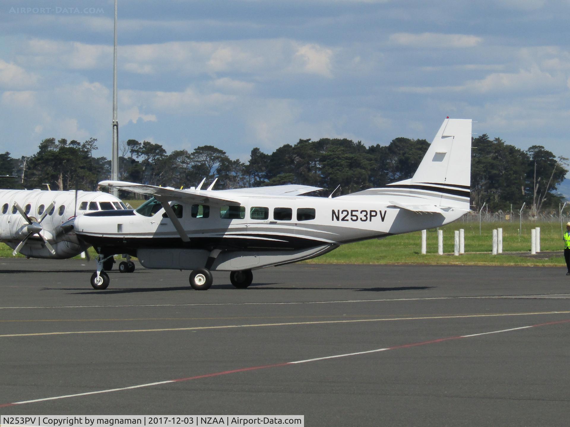 N253PV, 2017 Cessna 208 Caravan C/N 20800605, taxying in to park up