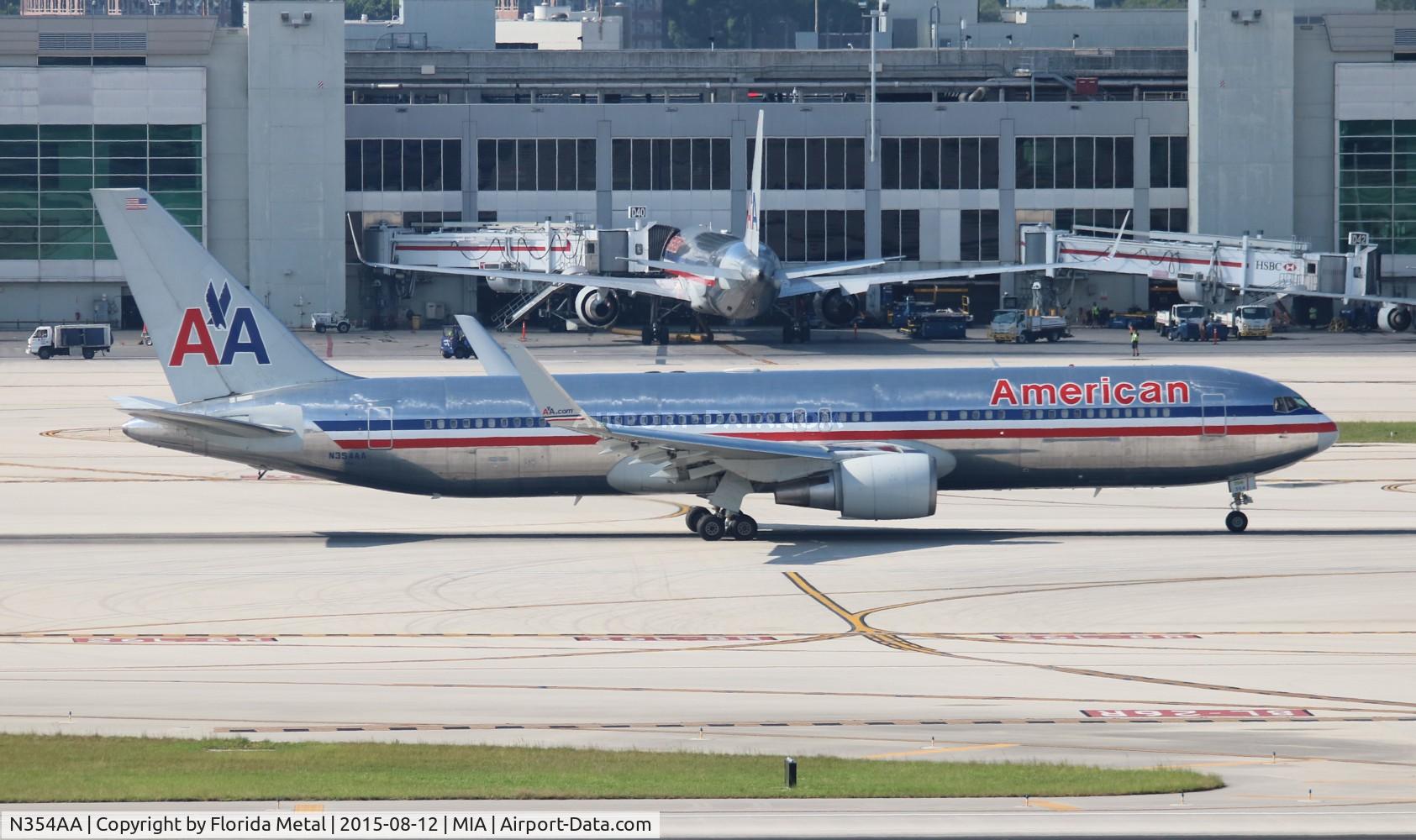 N354AA, 1988 Boeing 767-323 C/N 24035, American