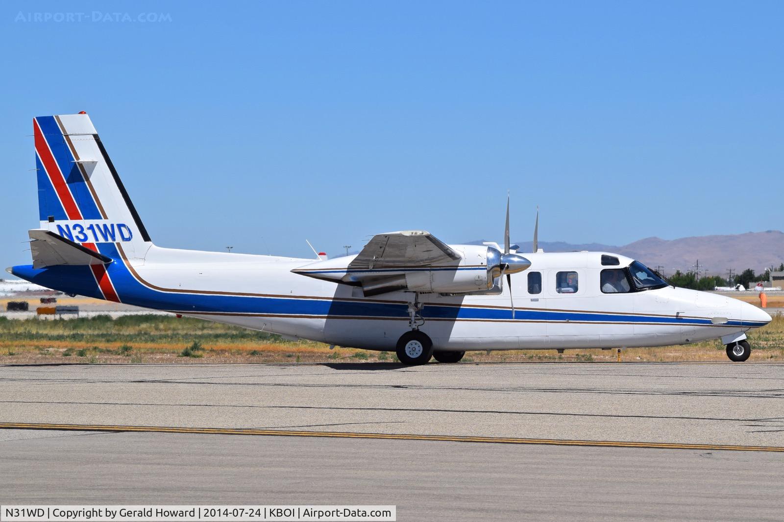 N31WD, 1977 Rockwell International 690B C/N 11353, Taxiing on Bravo to RWY 28L.