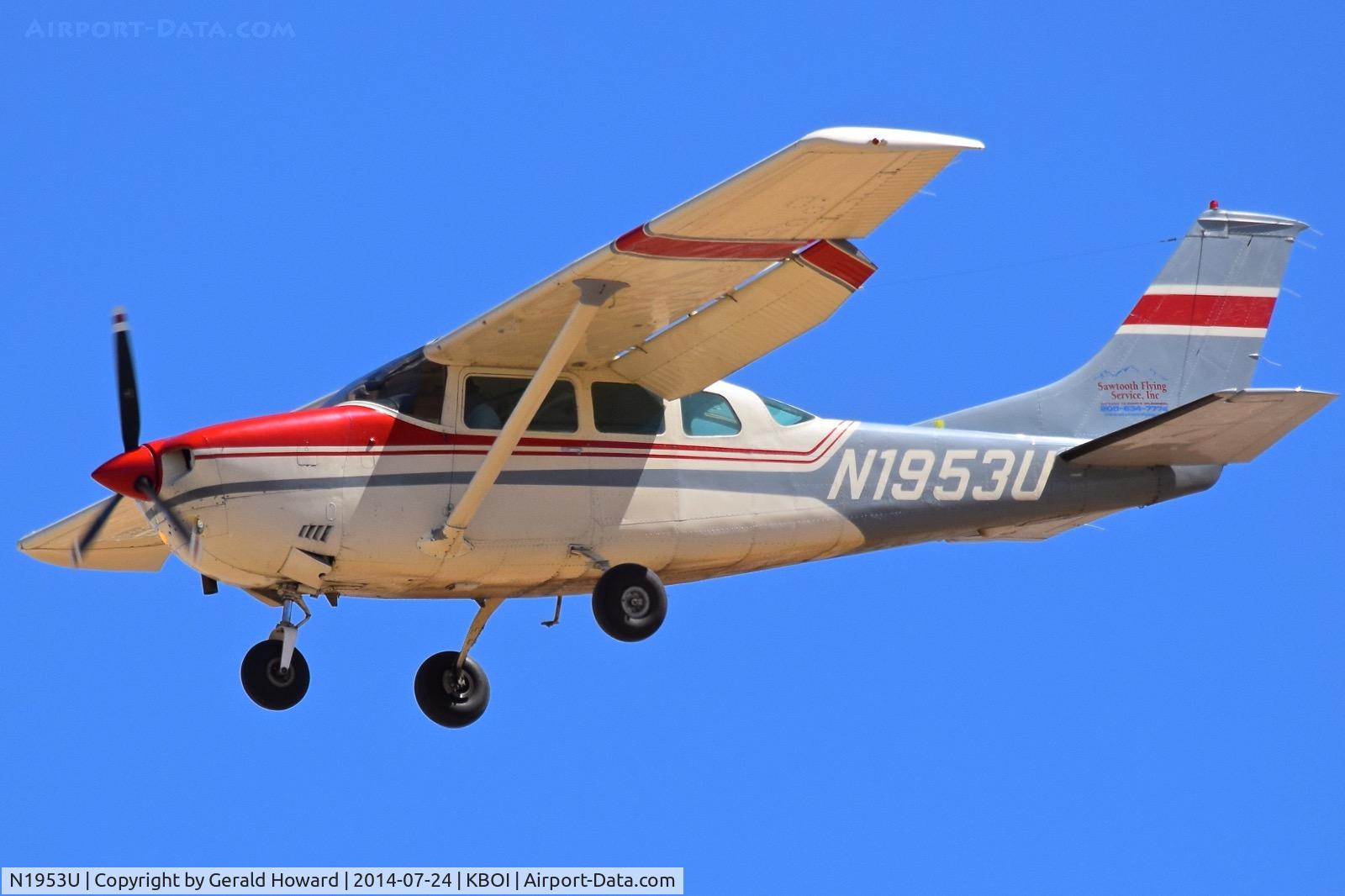 N1953U, 1974 Cessna TU206F Turbo Stationair C/N U20602306, Landing RWY 28L.