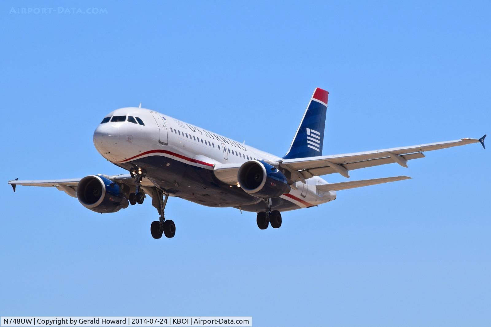 N748UW, 2000 Airbus A319-112 C/N 1311, Approach to RWY 28L.