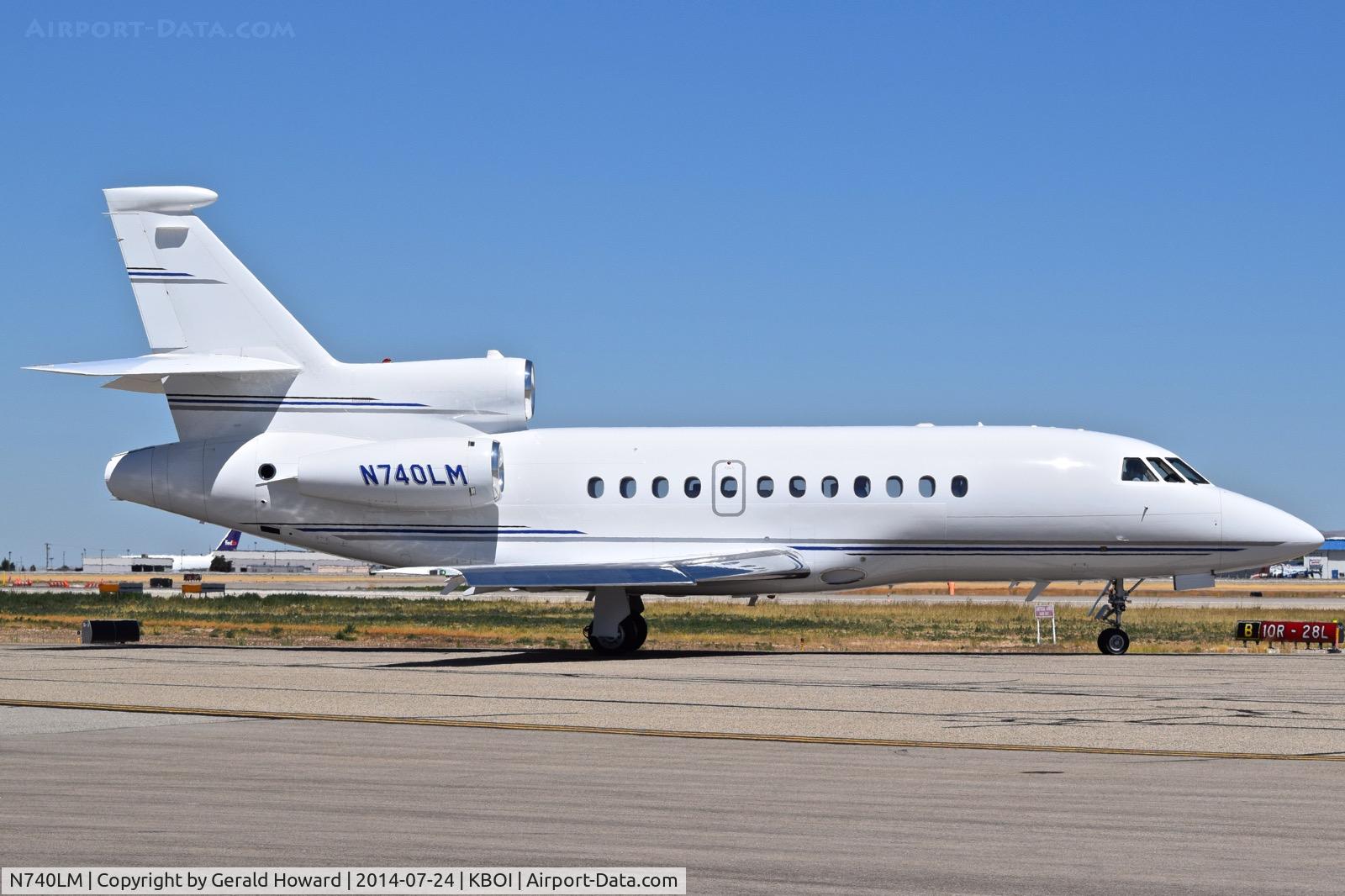 N740LM, Dassault Falcon 900EX C/N 74, Taxing to RWY 28L.