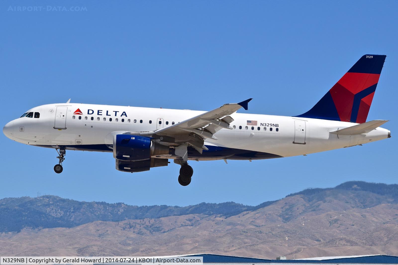N329NB, 2001 Airbus A319-114 C/N 1543, Landing RWY 28L.