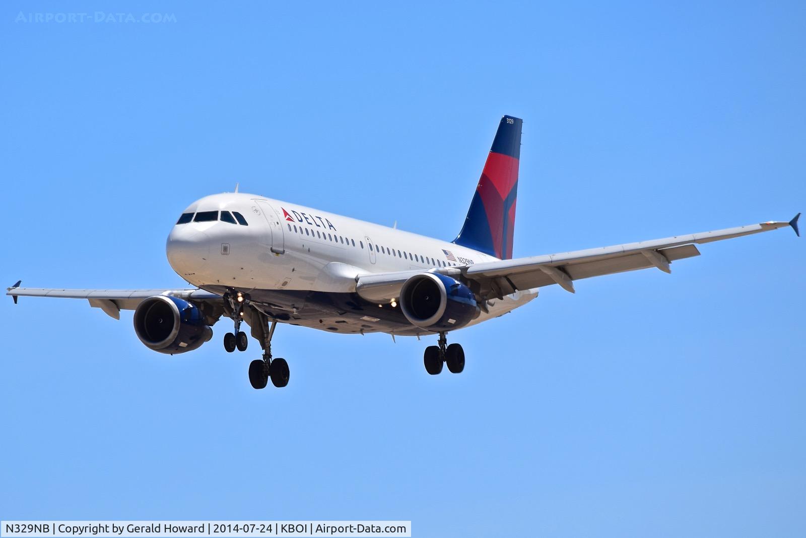 N329NB, 2001 Airbus A319-114 C/N 1543, Approach to RWY 28L.