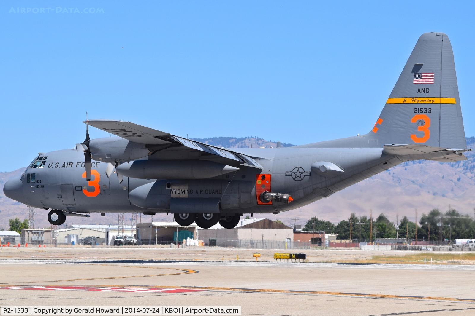 92-1533, 1992 Lockheed C-130H Hercules C/N 382-5322, Landing RWY 28L.  153rd Airlift Wing, WY ANG