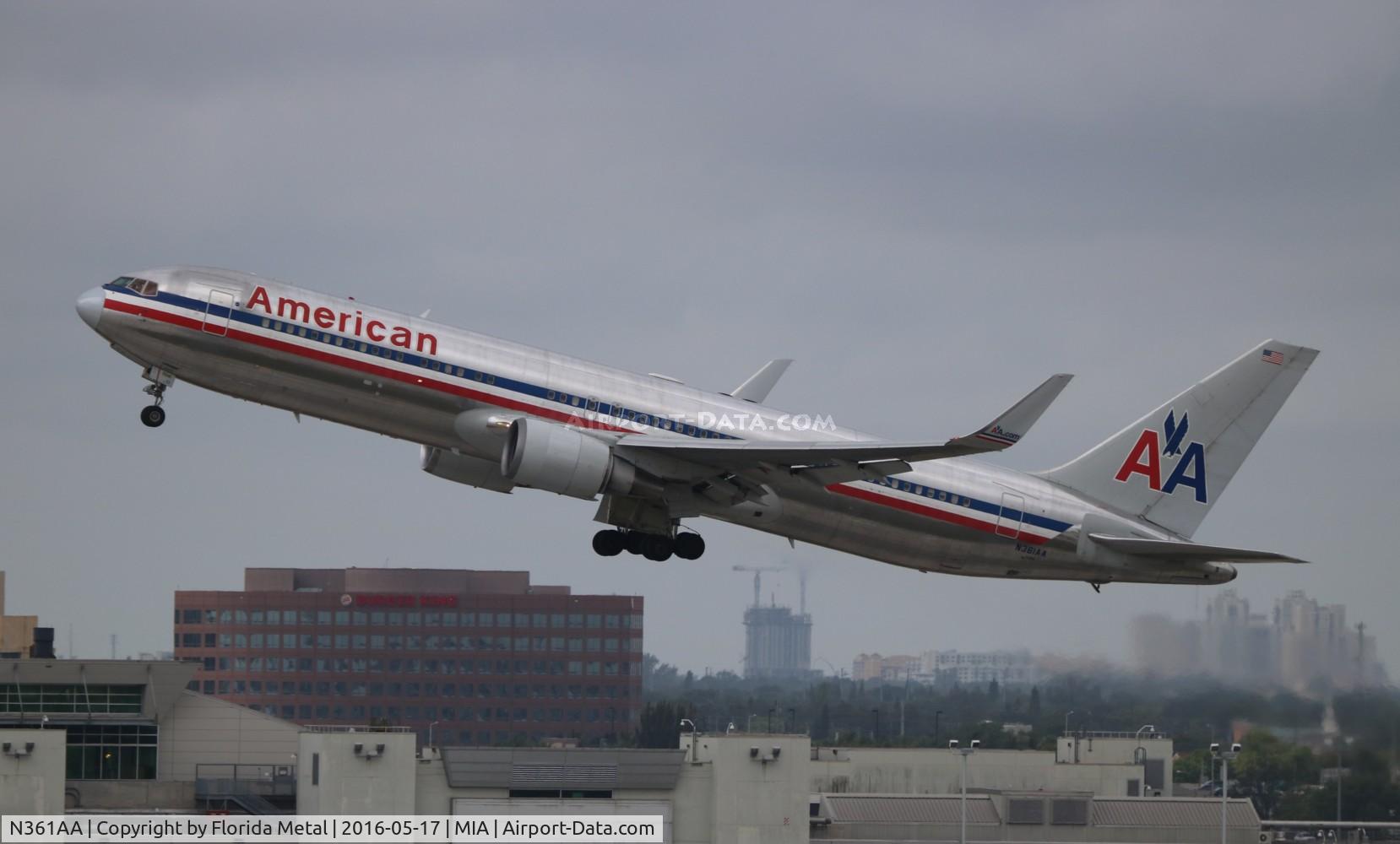 N361AA, 1988 Boeing 767-323 C/N 24042, American