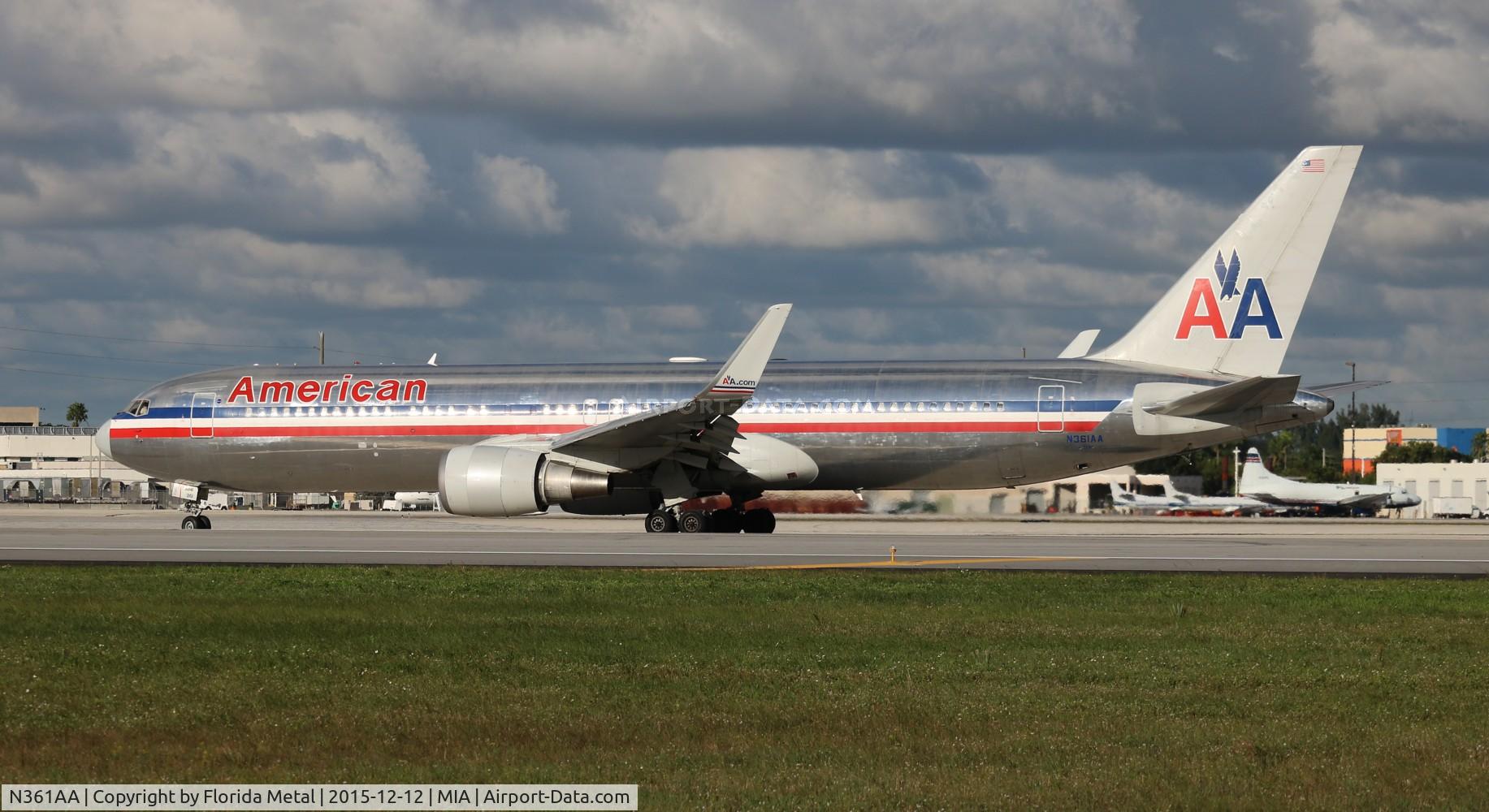 N361AA, 1988 Boeing 767-323 C/N 24042, American