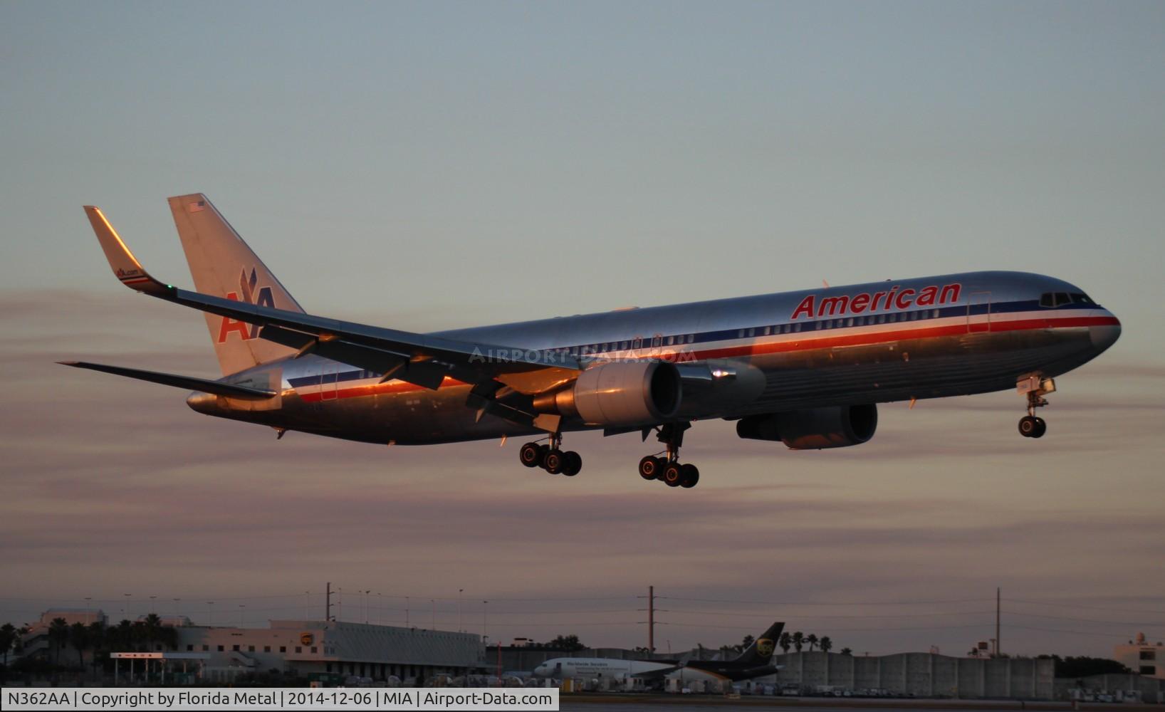 N362AA, 1988 Boeing 767-323 C/N 24043, American