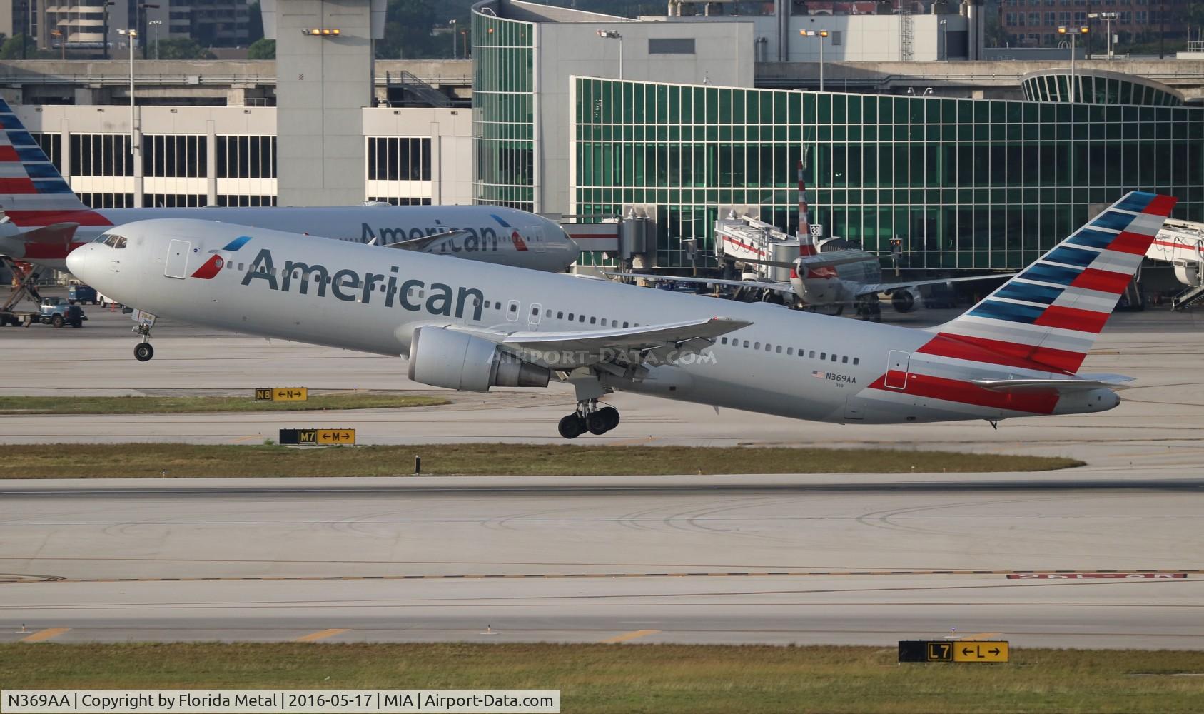 N369AA, 1992 Boeing 767-323 C/N 25196, American