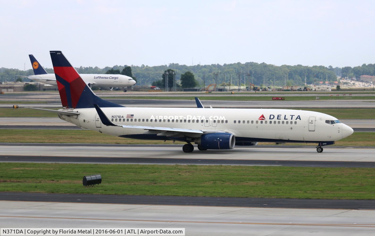 N371DA, 1998 Boeing 737-832 C/N 29619, Delta