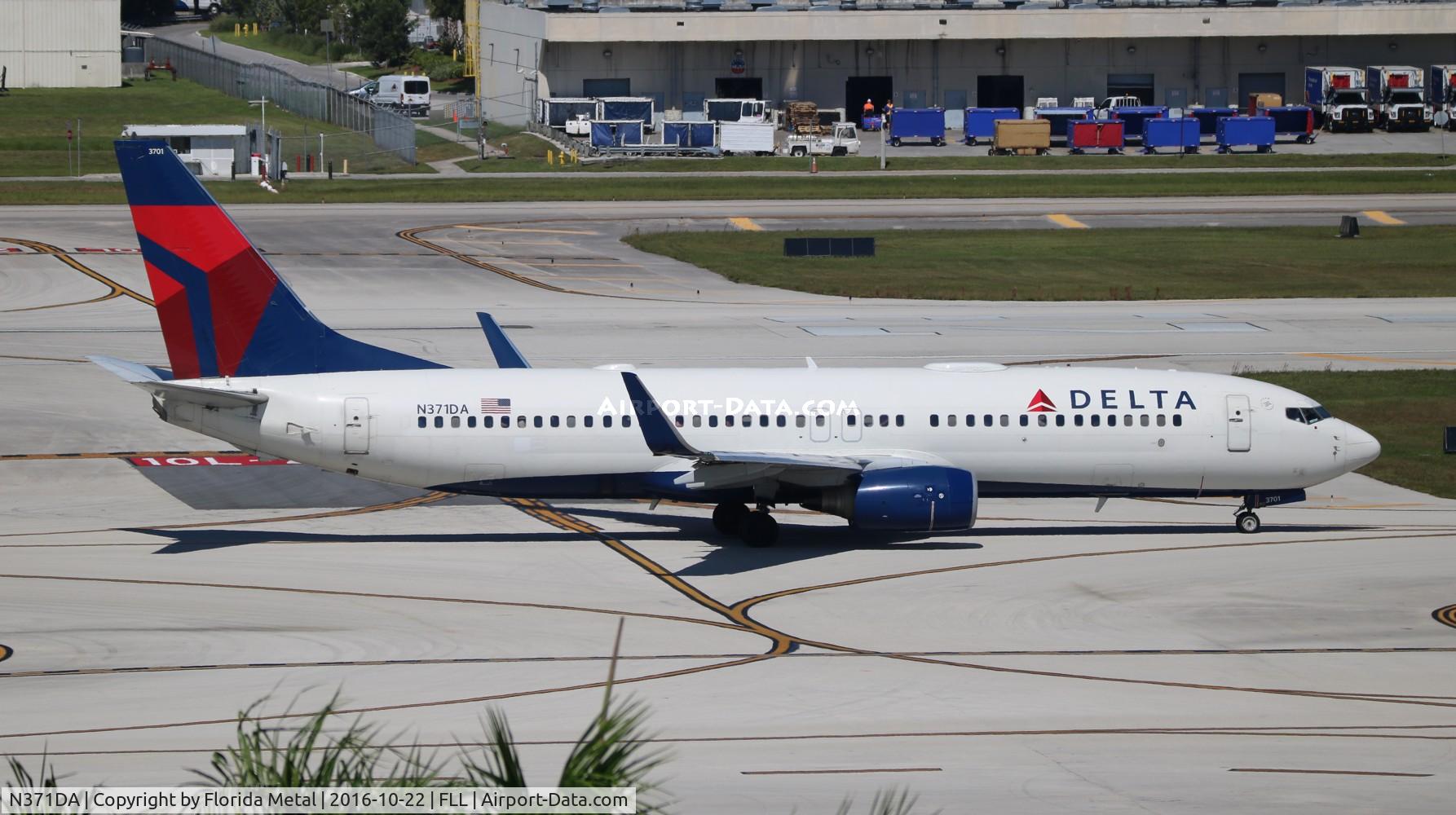 N371DA, 1998 Boeing 737-832 C/N 29619, Delta
