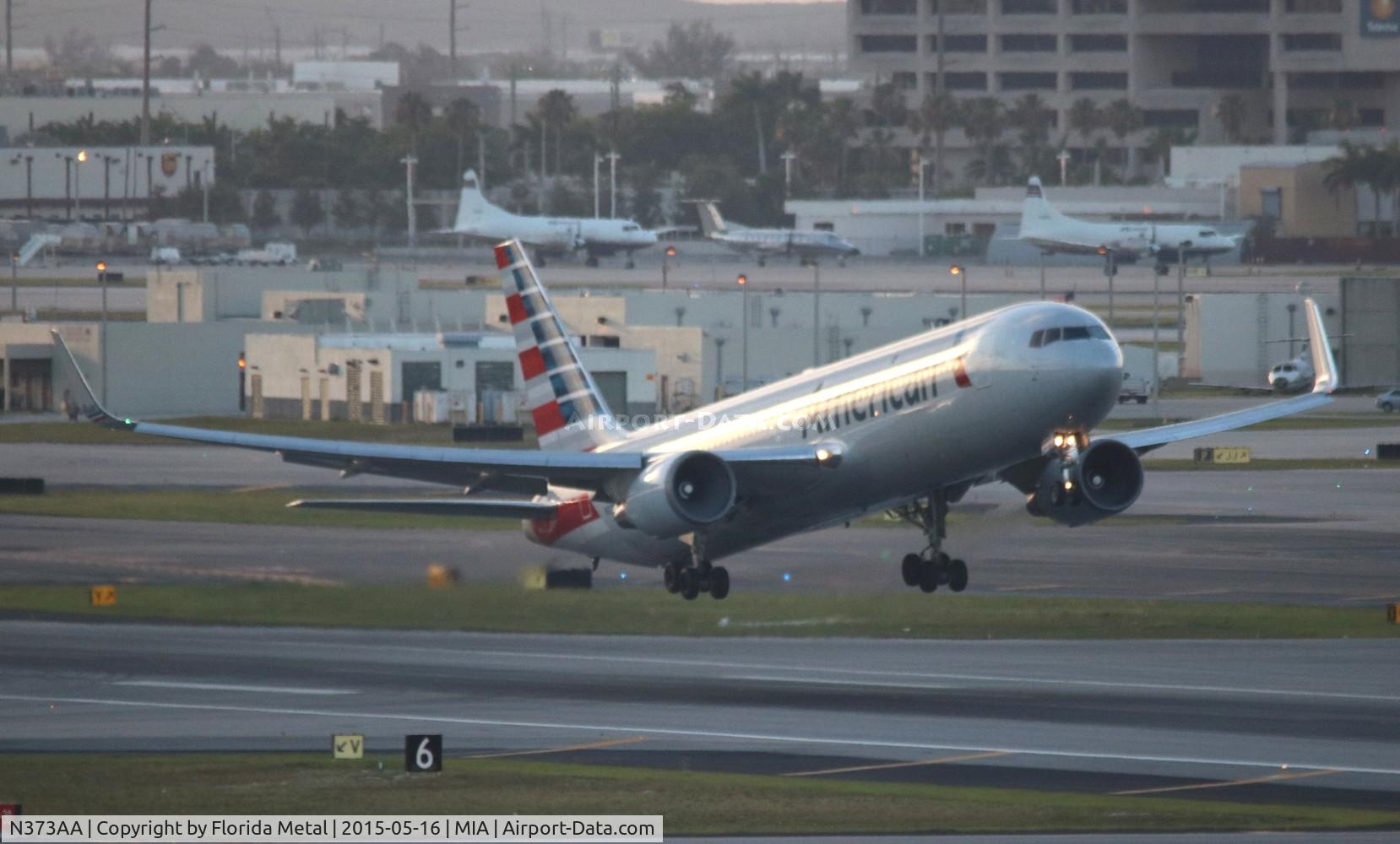 N373AA, 1992 Boeing 767-323 C/N 25200, American