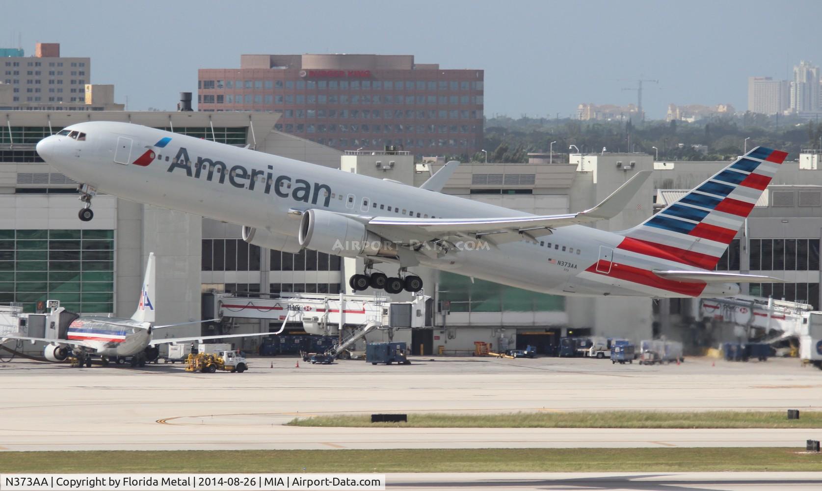 N373AA, 1992 Boeing 767-323 C/N 25200, American