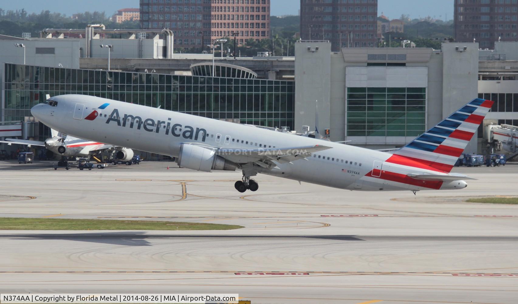 N374AA, 1992 Boeing 767-323 C/N 25201, American