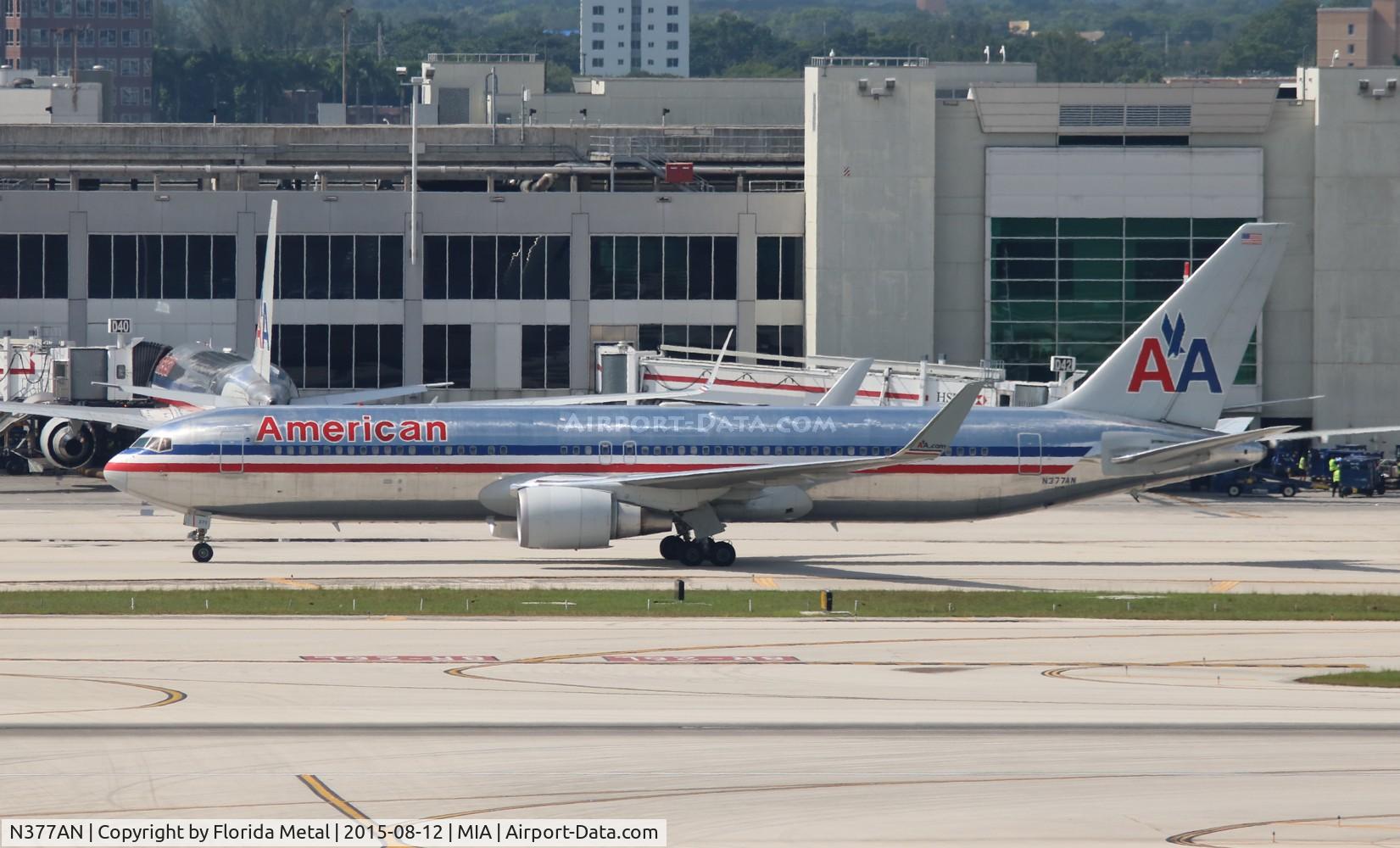 N377AN, 1992 Boeing 767-323 C/N 25446, American