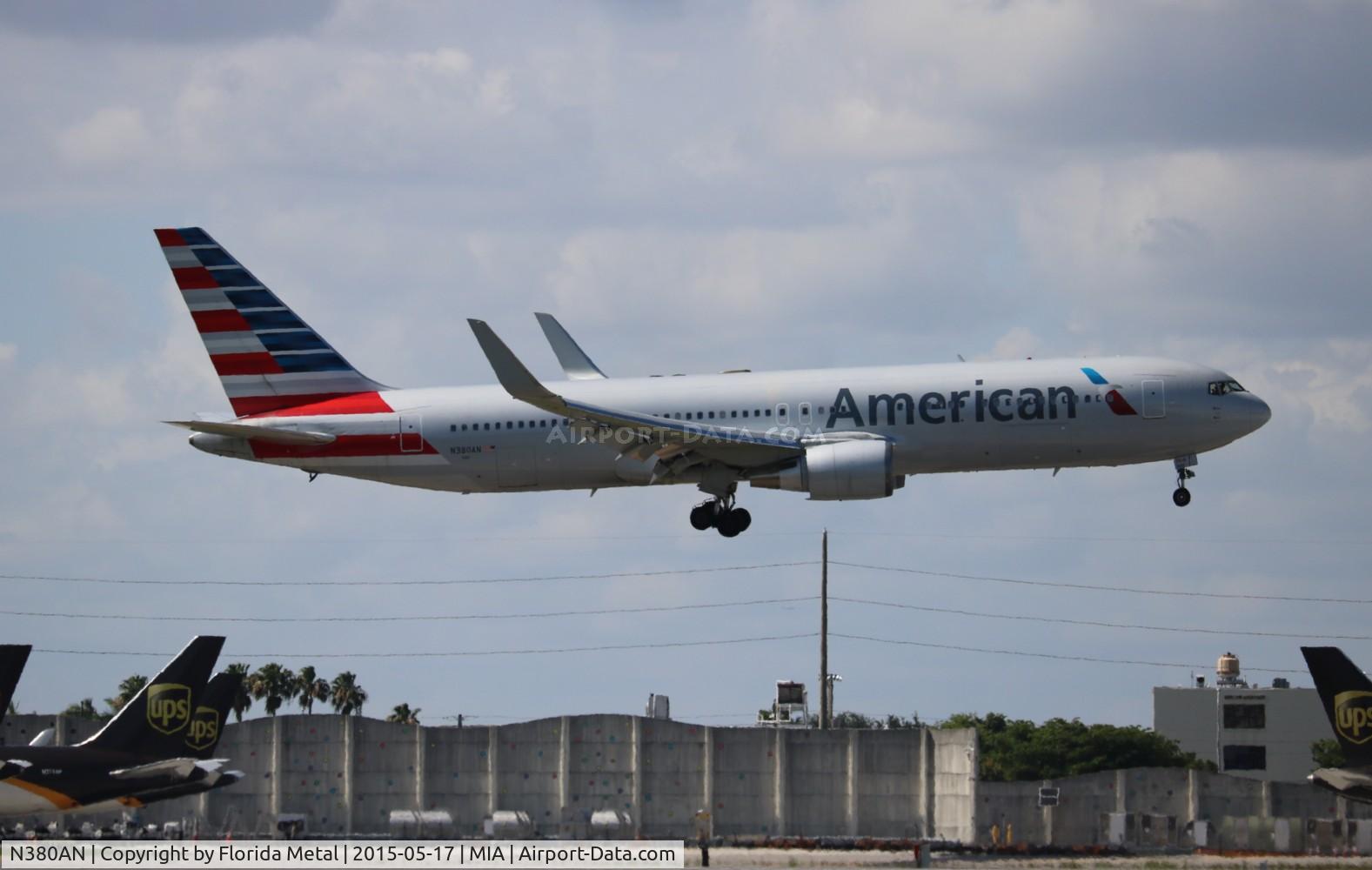 N380AN, 1993 Boeing 767-323 C/N 25449, American