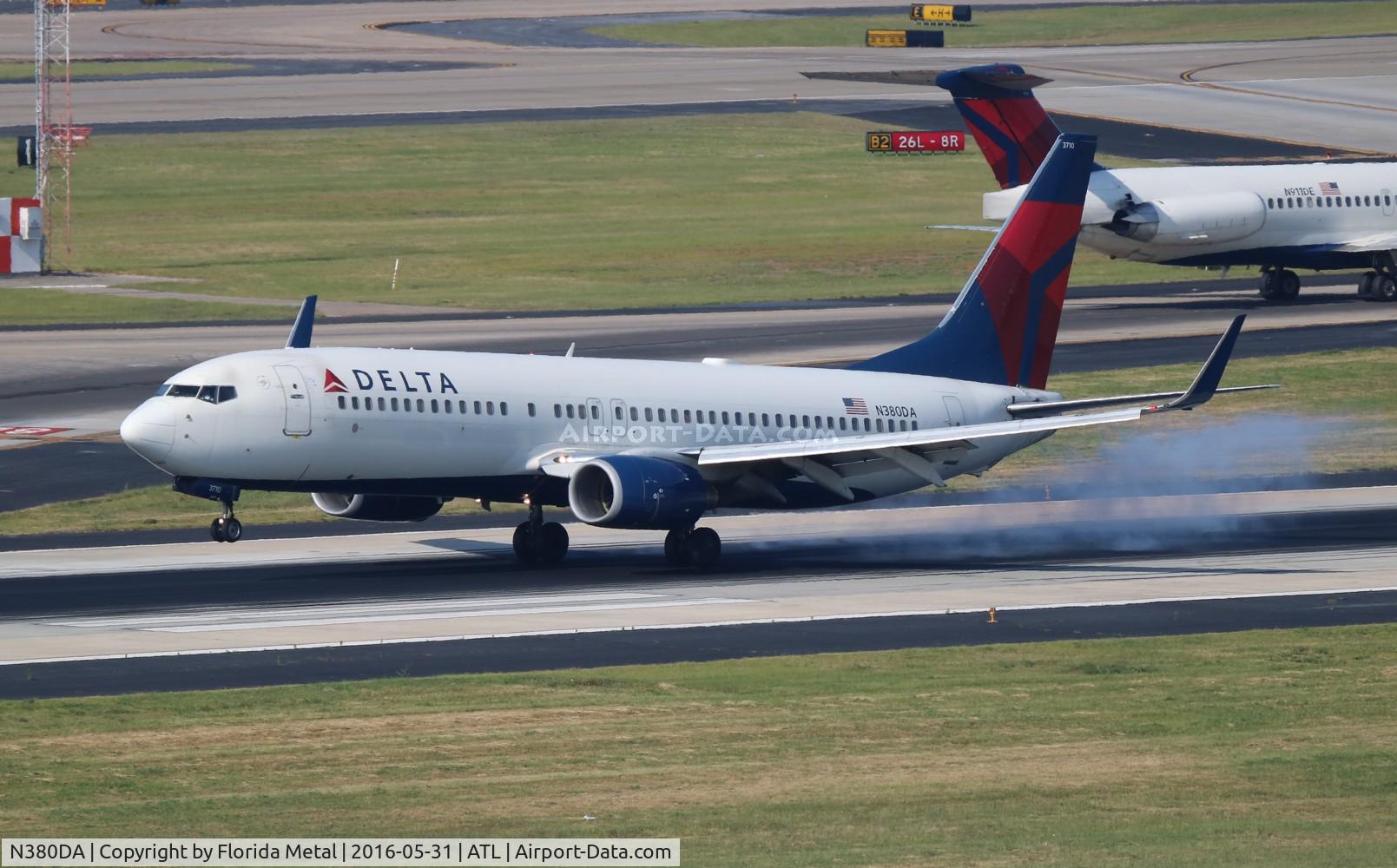 N380DA, 1999 Boeing 737-832 C/N 30266, Delta