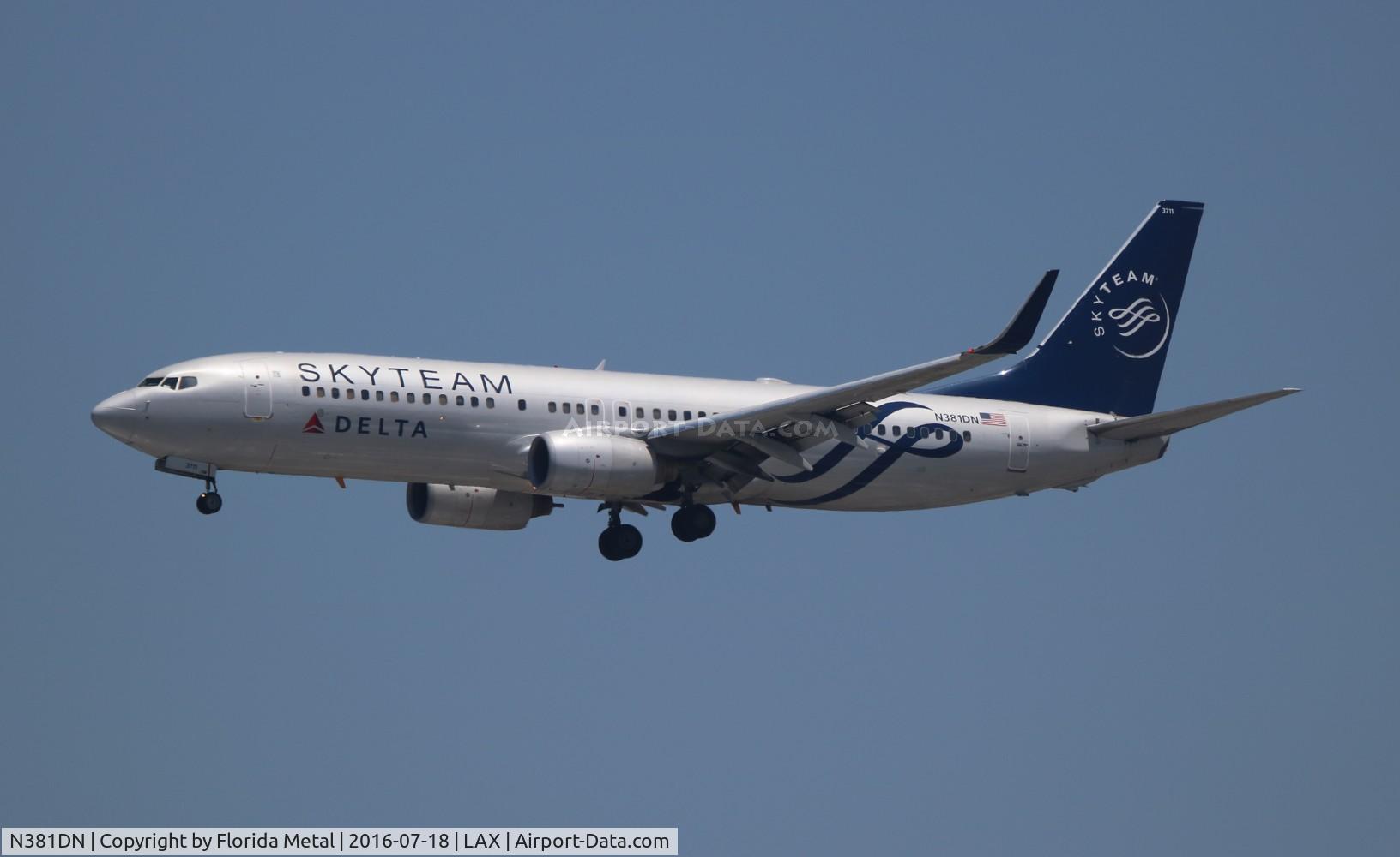 N381DN, 1999 Boeing 737-832 C/N 30350, Delta Skyteam