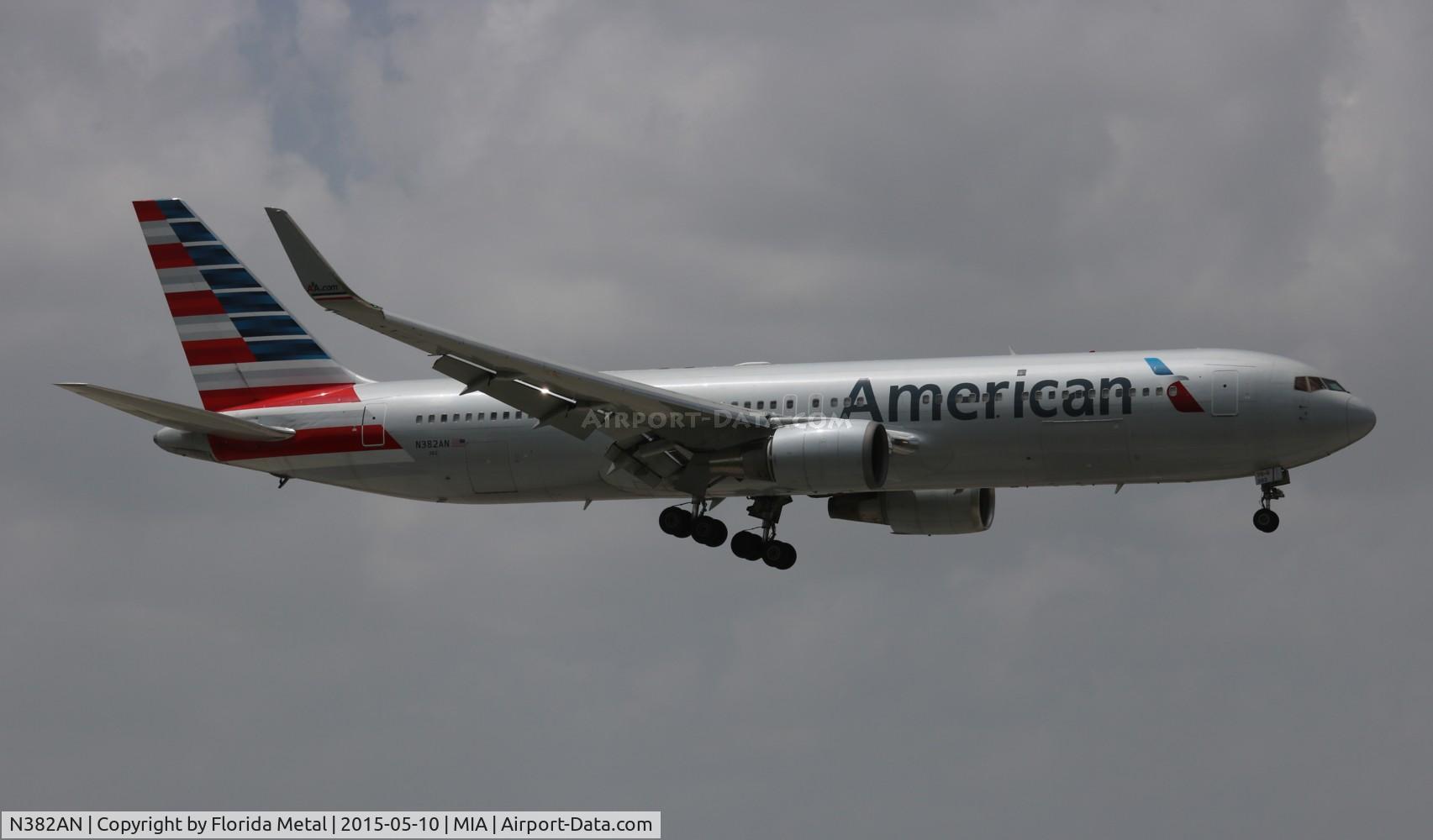 N382AN, 1993 Boeing 767-323/ER C/N 25451, American