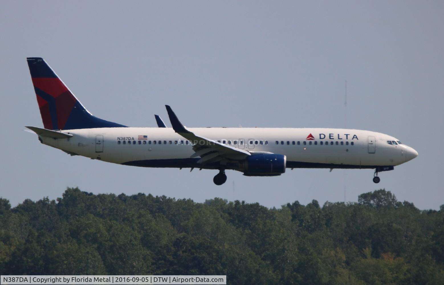 N387DA, 2000 Boeing 737-832 C/N 30374, Delta