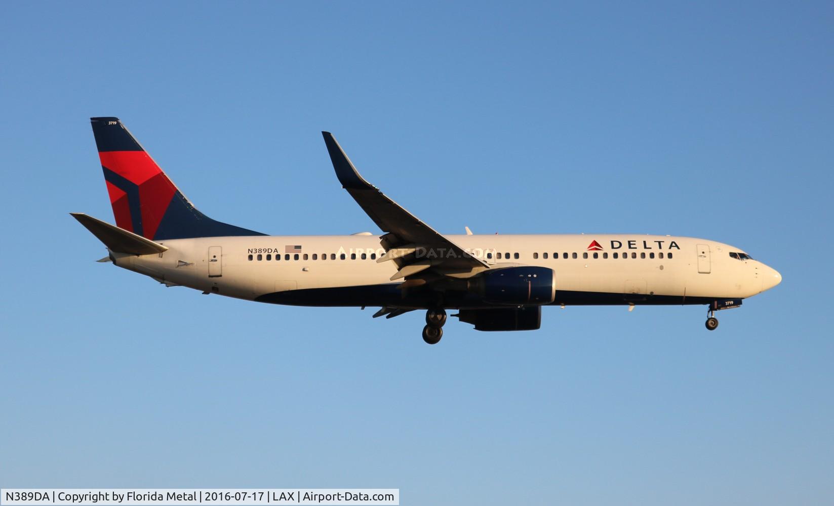 N389DA, 2000 Boeing 737-832 C/N 30376, Delta