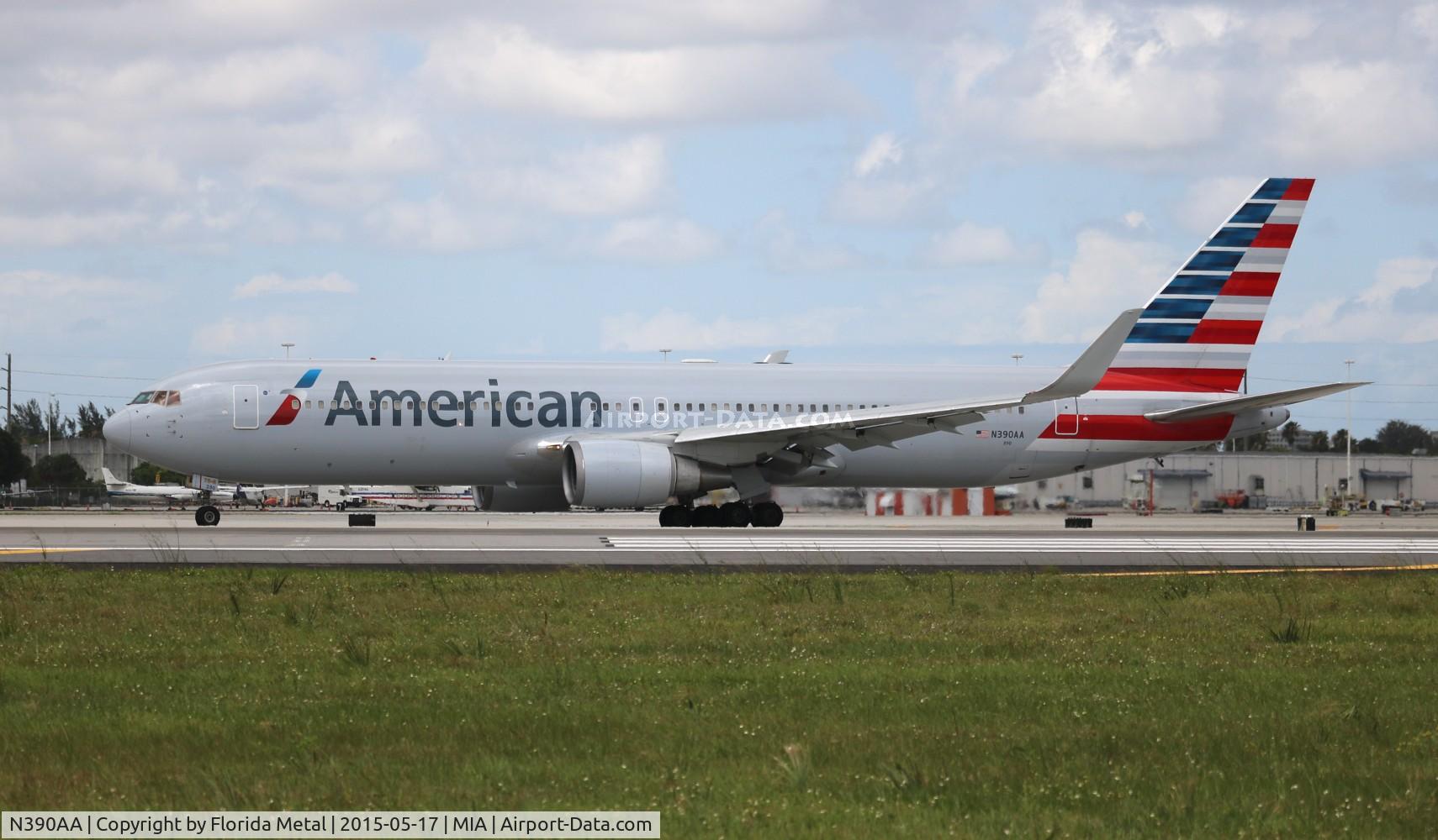 N390AA, 1995 Boeing 767-323 C/N 27450, American