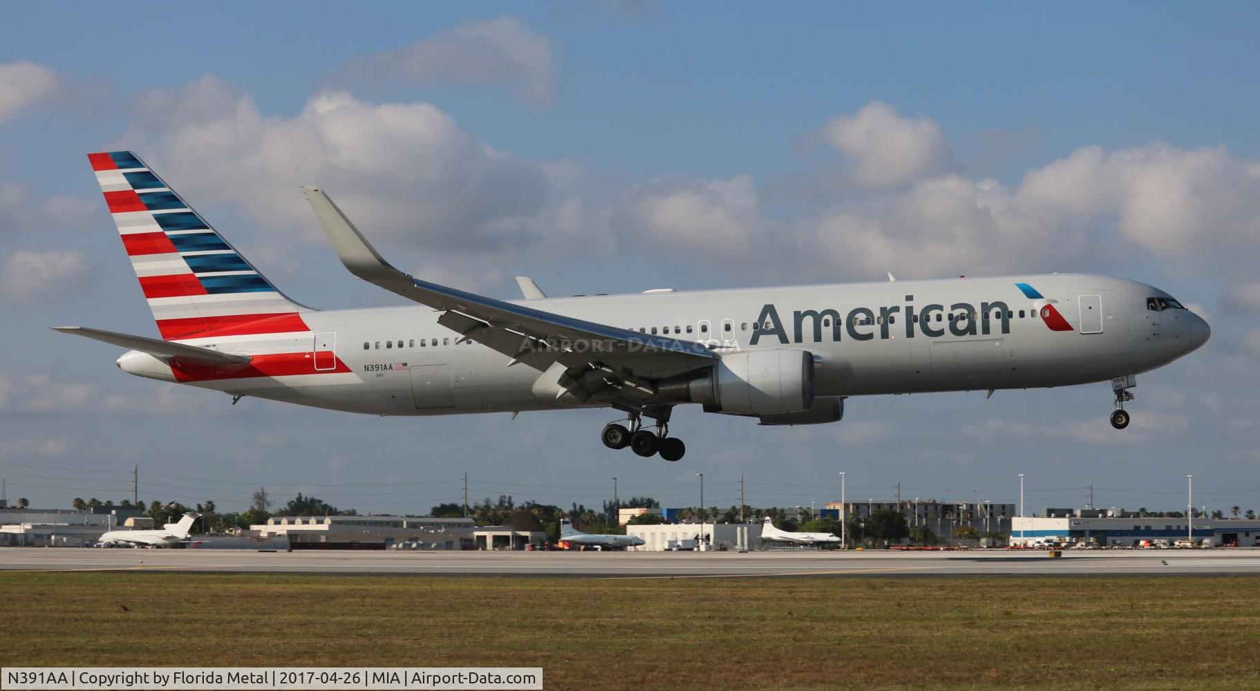 N391AA, 1995 Boeing 767-323 C/N 27451, American