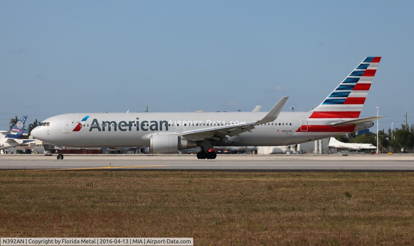N392AN, 1998 Boeing 767-323 C/N 29429, American