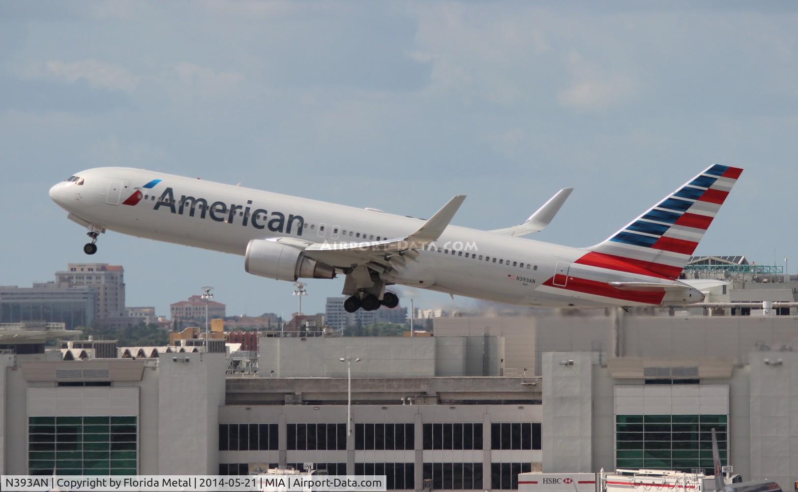N393AN, 1998 Boeing 767-323 C/N 29430, American