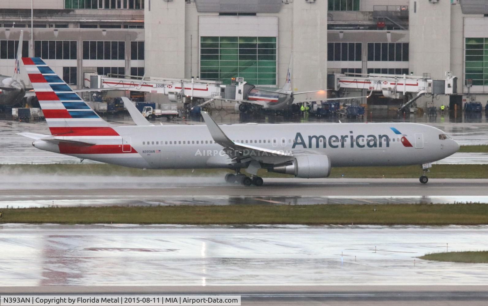 N393AN, 1998 Boeing 767-323 C/N 29430, American