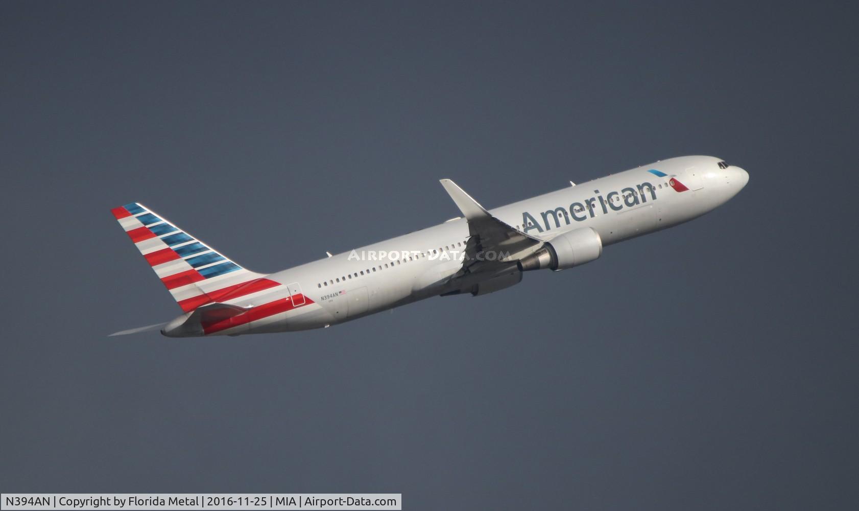 N394AN, 1998 Boeing 767-323/ER C/N 29431, American