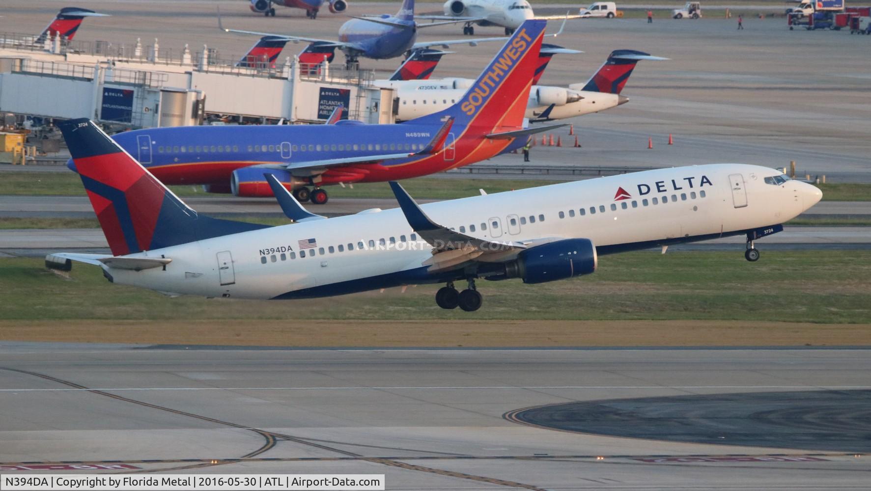N394DA, 2000 Boeing 737-832 C/N 30562, Delta