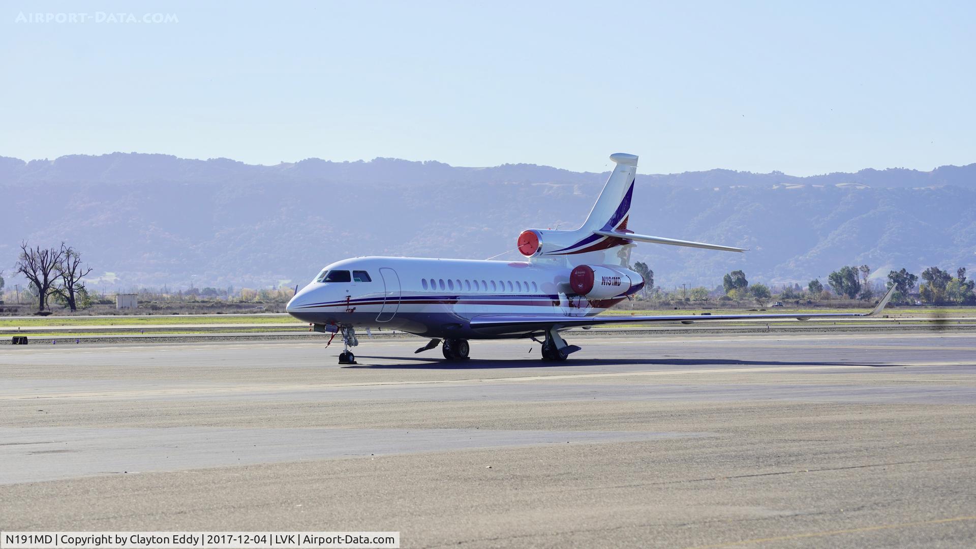 N191MD, 2012 Dassault Falcon 7X C/N 180, Livermore Airport California 2017.