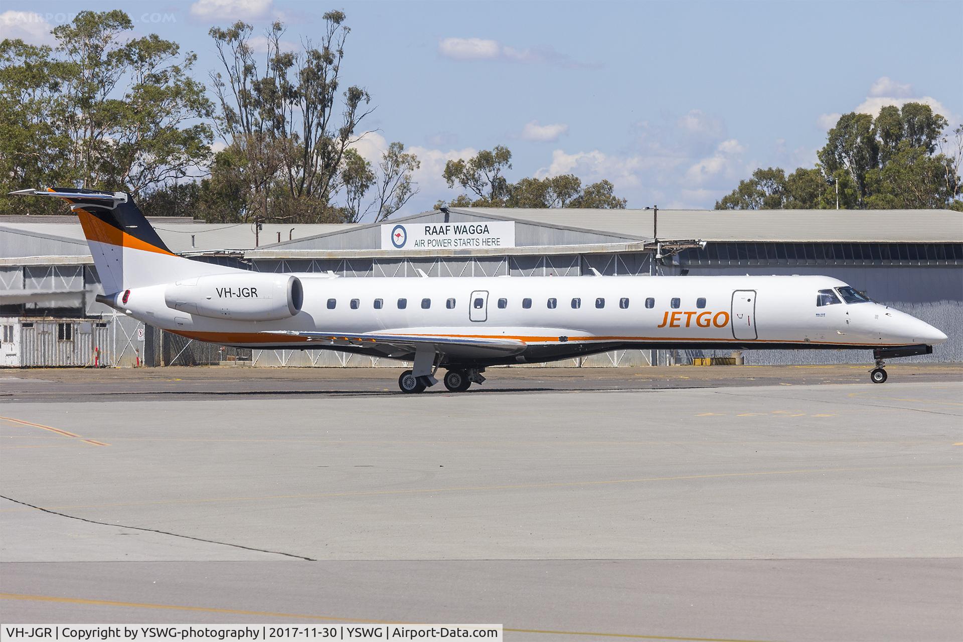 VH-JGR, 2000 Embraer ERJ-145LR (EMB-145LR) C/N 145307, JetGo Australia (VH-JGR) Embraer ERJ-145LR taxiing at Wagga Wagga Airport.