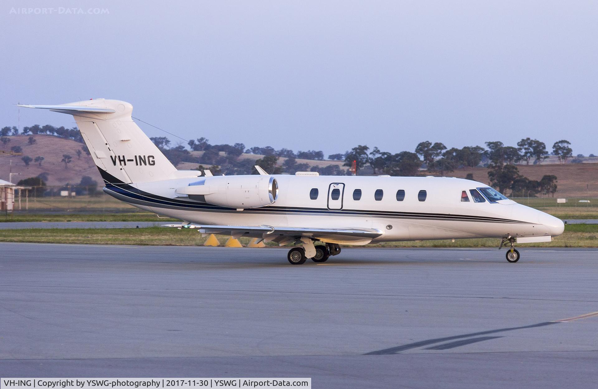 VH-ING, 1999 Cessna 650 Citation VII C/N 650-7104, Flight Options (VH-ING) Cessna 650 Citation VII at Wagga Wagga Airport.