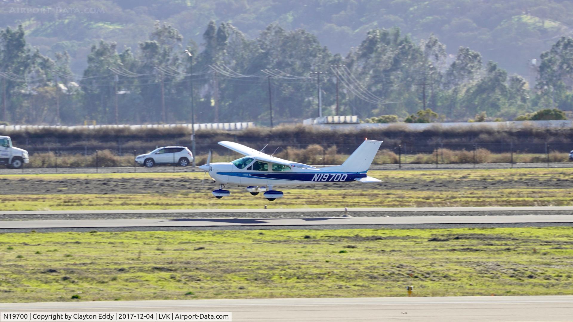 N19700, 1976 Cessna 177B Cardinal C/N 17702584, Livermore Airport California 2017.