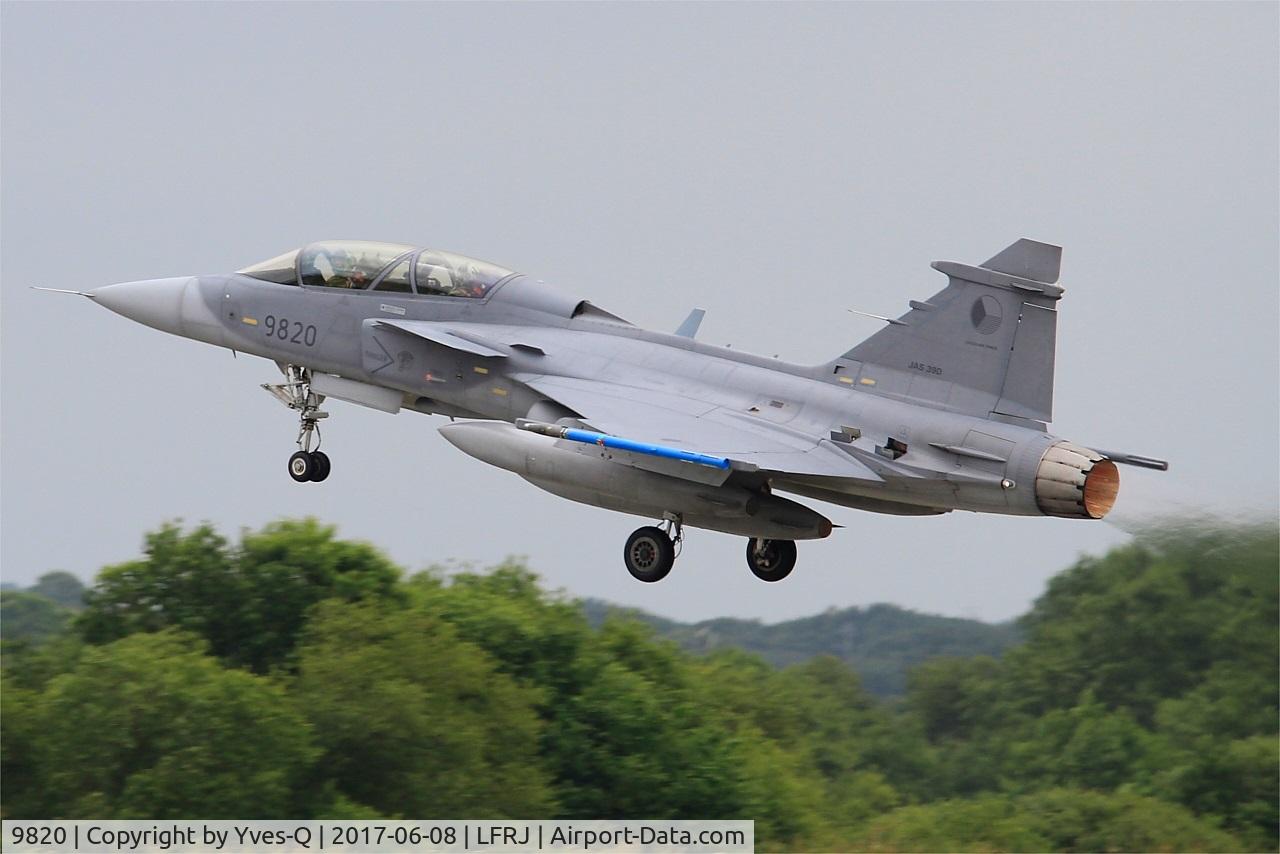 9820, 2005 Saab JAS-39D Gripen C/N 39820, Saab JAS-39D Gripen, Take off rwy 26, Landivisiau Naval Air Base (LFRJ) Tiger Meet 2017