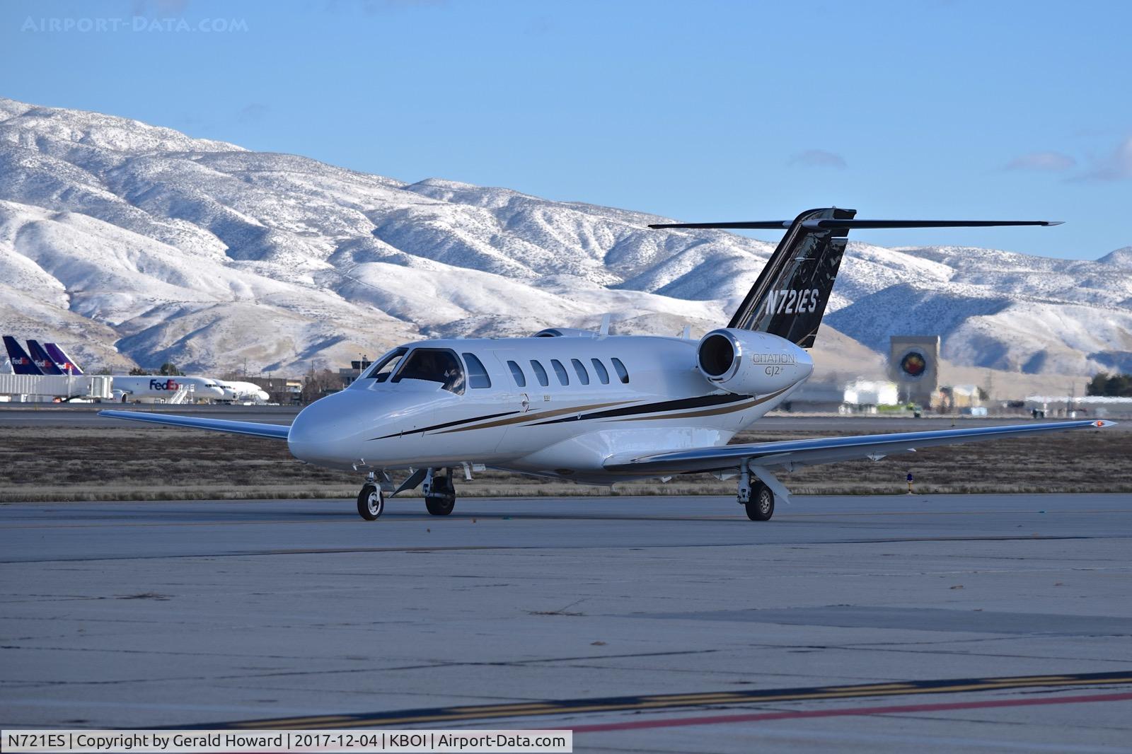 N721ES, Cessna 525A CitationJet CJ2+ C/N 525A0452, Taxiing on Bravo.