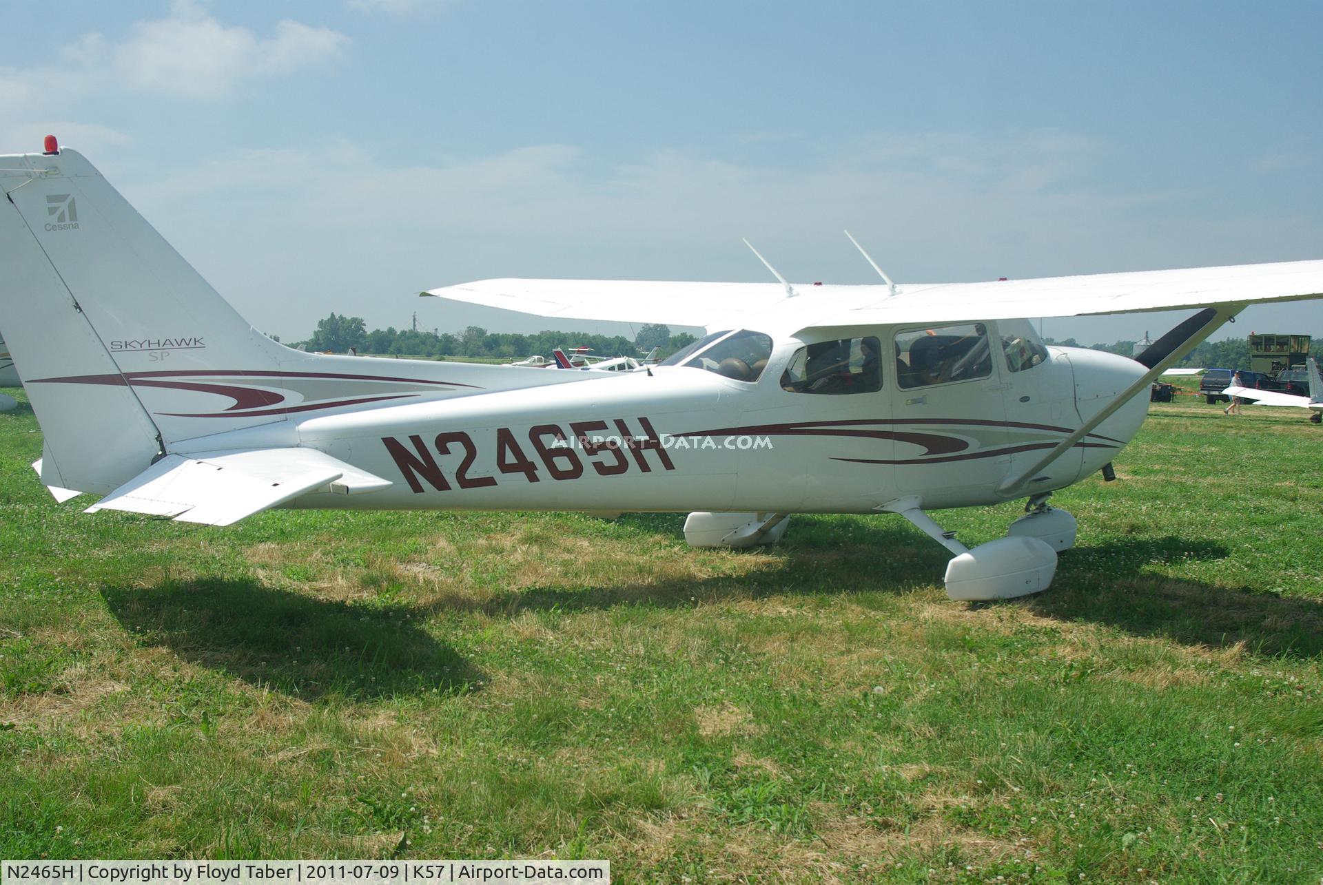N2465H, 2005 Cessna 172S C/N 172S10056, At the Flying Wingnuts Airshow