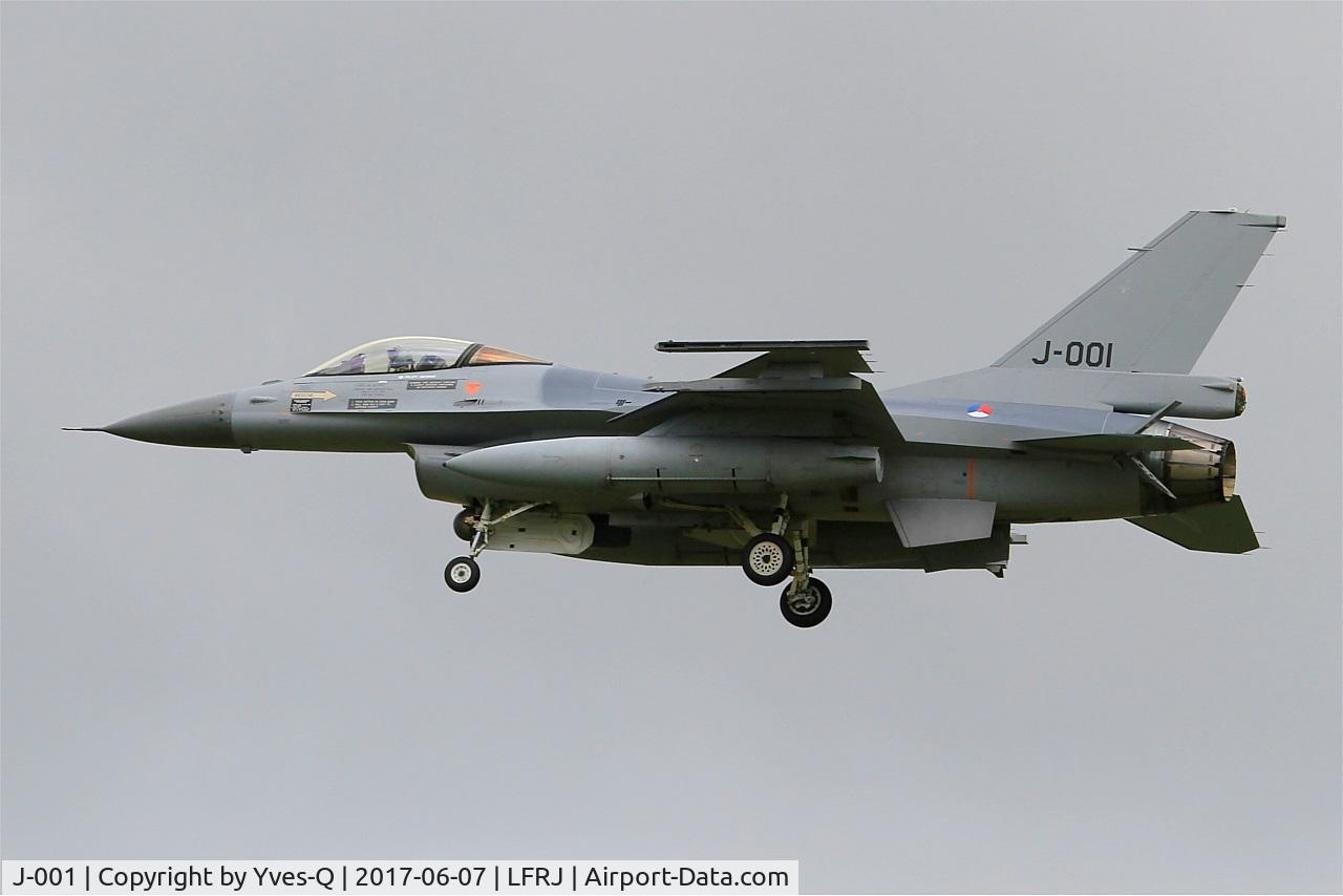 J-001, Fokker F-16AM Fighting Falcon C/N 6D-157, Fokker F-16AM Fighting Falcon, Short approach rwy 26, Landivisiau Naval Air Base (LFRJ) Tiger Meet 2017