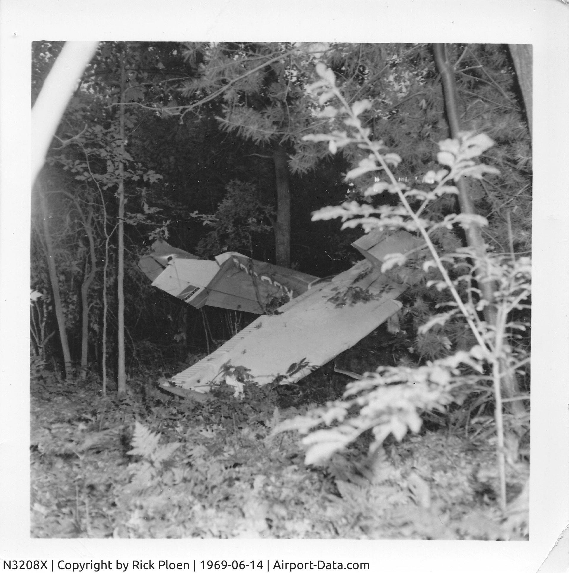N3208X, 1966 Cessna 150G C/N 15064608, Cessna 150 G  Jackscrew Failure on Flaps
